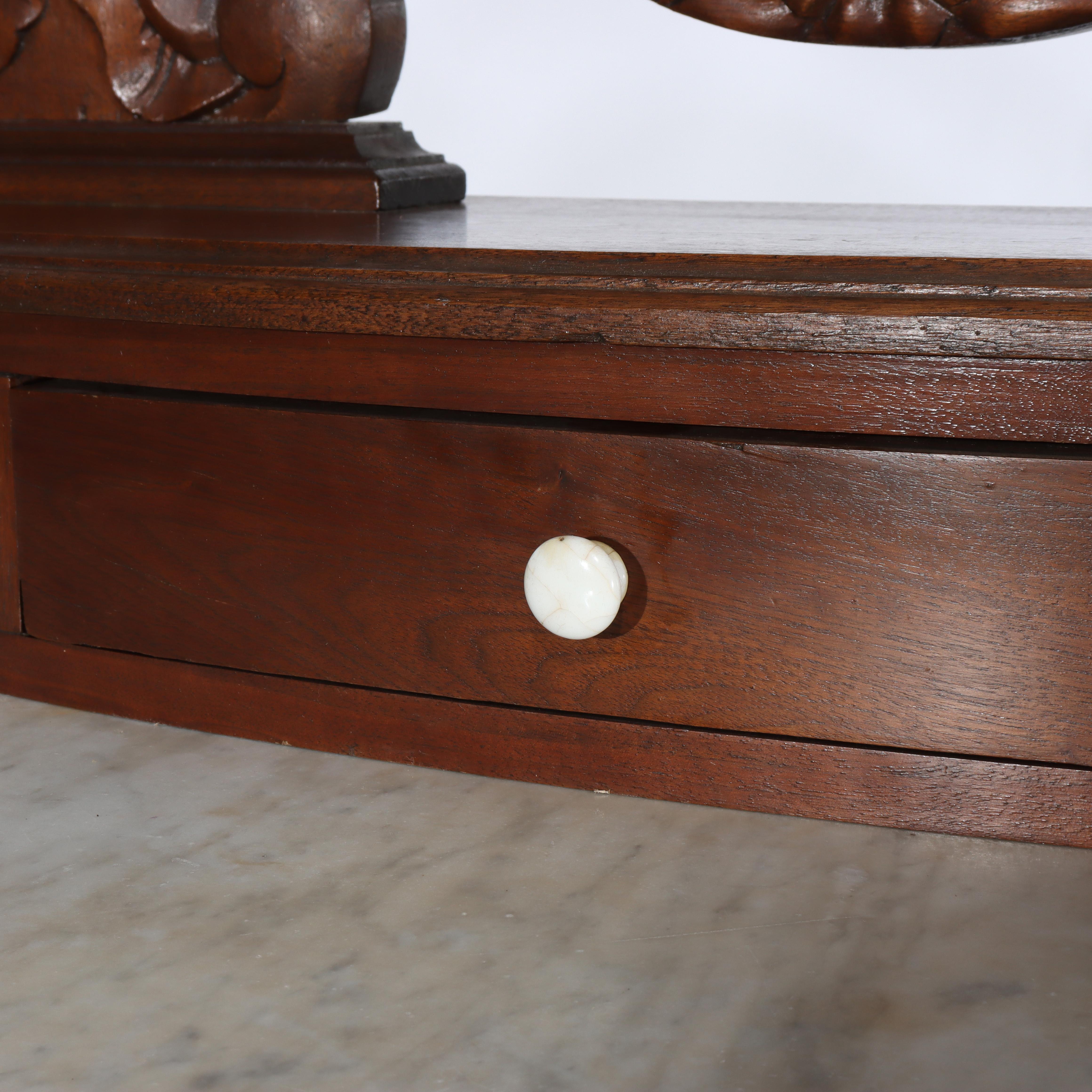 Ancienne commode victorienne rococo en noyer sculpté avec miroir c1890 en vente 4