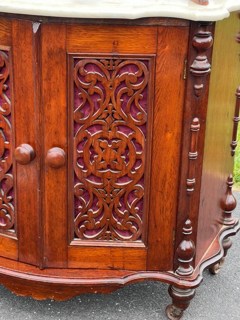 Antigua estantería victoriana de mármol de estilo rococó Nogal en venta