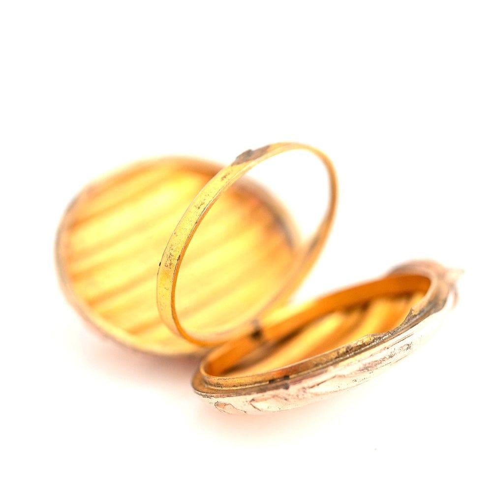 Antike viktorianische gerollt Gold Oval Medaillon Halskette im Angebot 1