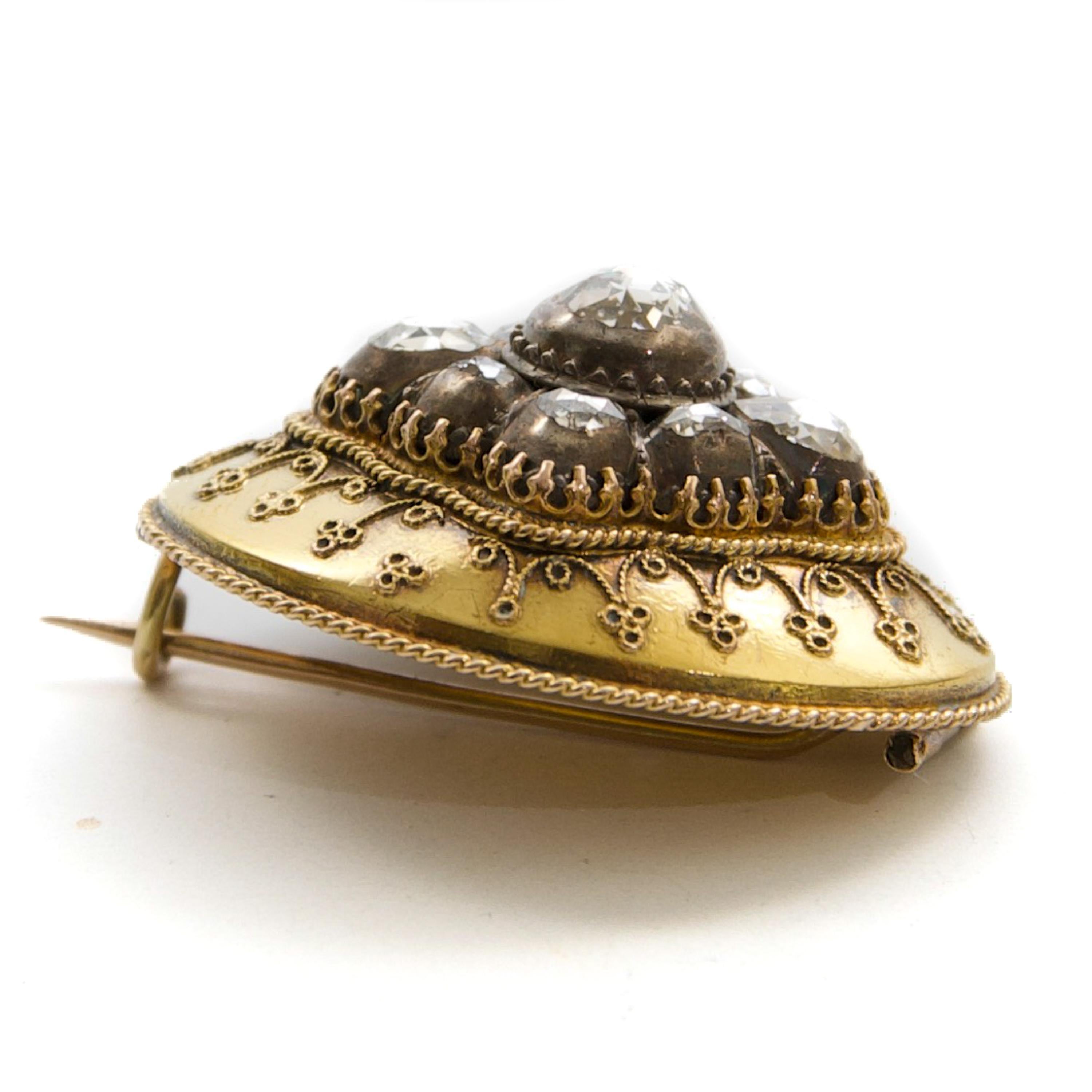 Antike viktorianische Brosche aus 14 Karat Gold mit Diamanten im Rosenschliff im Angebot 1