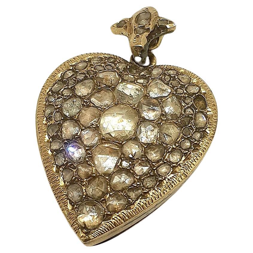 Pendentif médaillon victorien ancien en forme de cœur en or et diamants taille rose Bon état - En vente à Cairo, EG