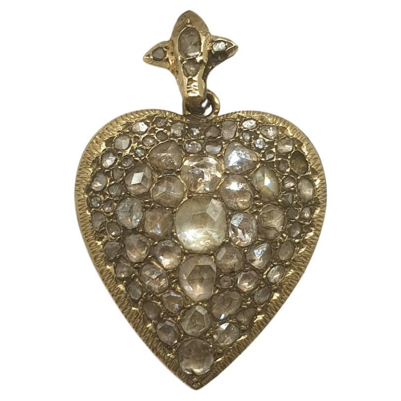 Pendentif médaillon victorien ancien en forme de cœur en or et diamants taille rose Pour femmes en vente