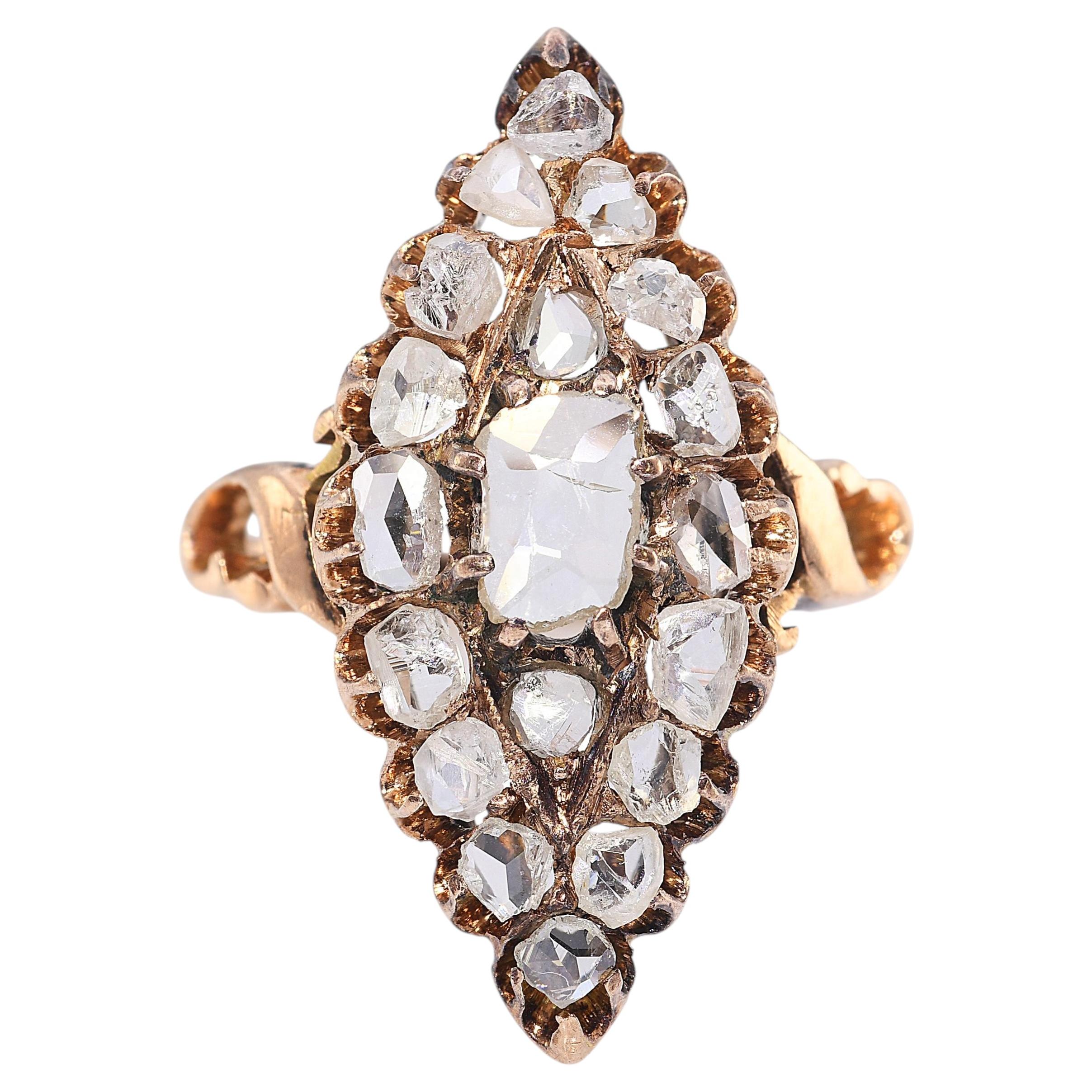 Antiguo Anillo Victoriano de Oro Rosa con Navette de Diamantes de Corte Rosa Alargado de 1,05tcw