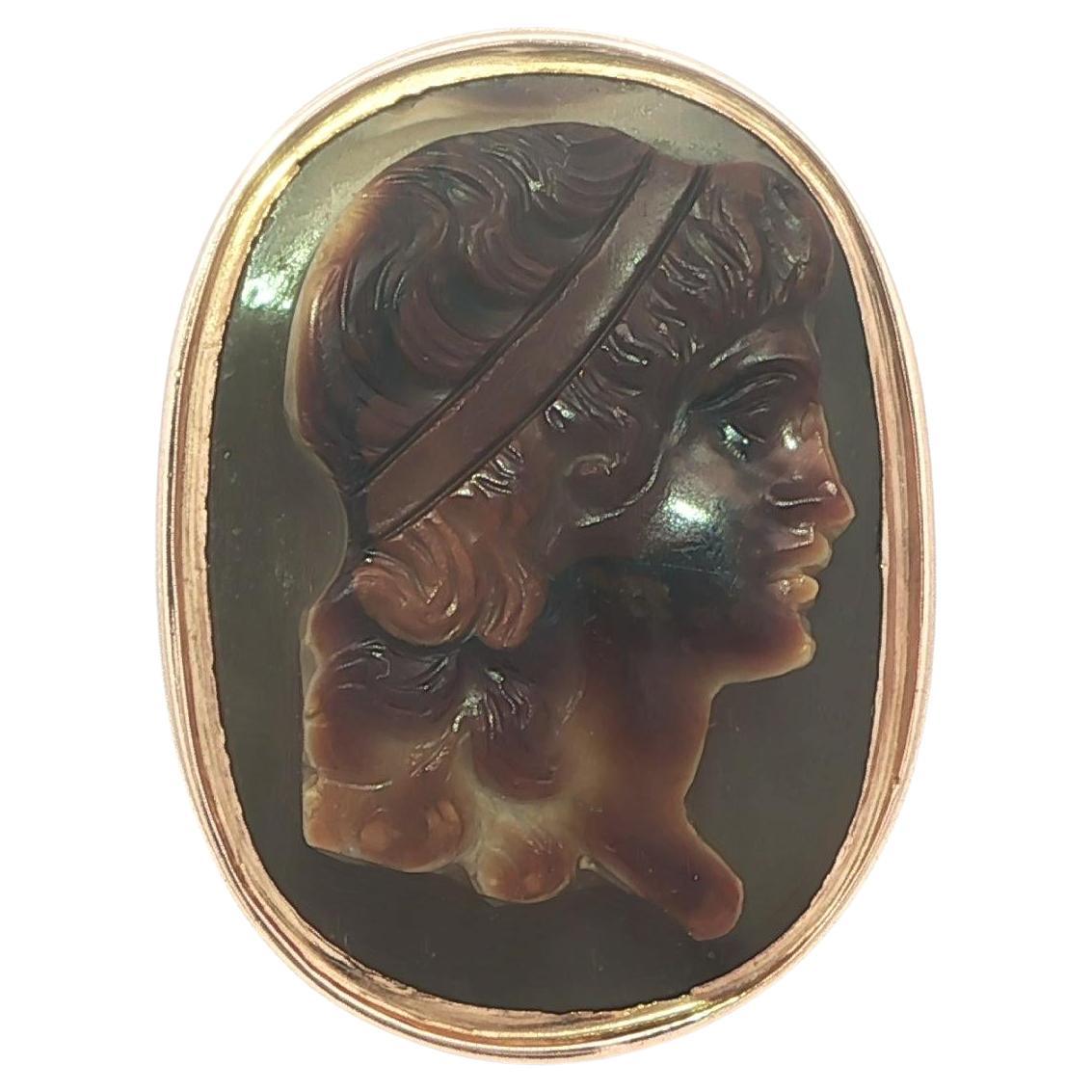 Antique Victorian Rose Gold Large Oval Carved Agate Cameo Trojan Ring en vente