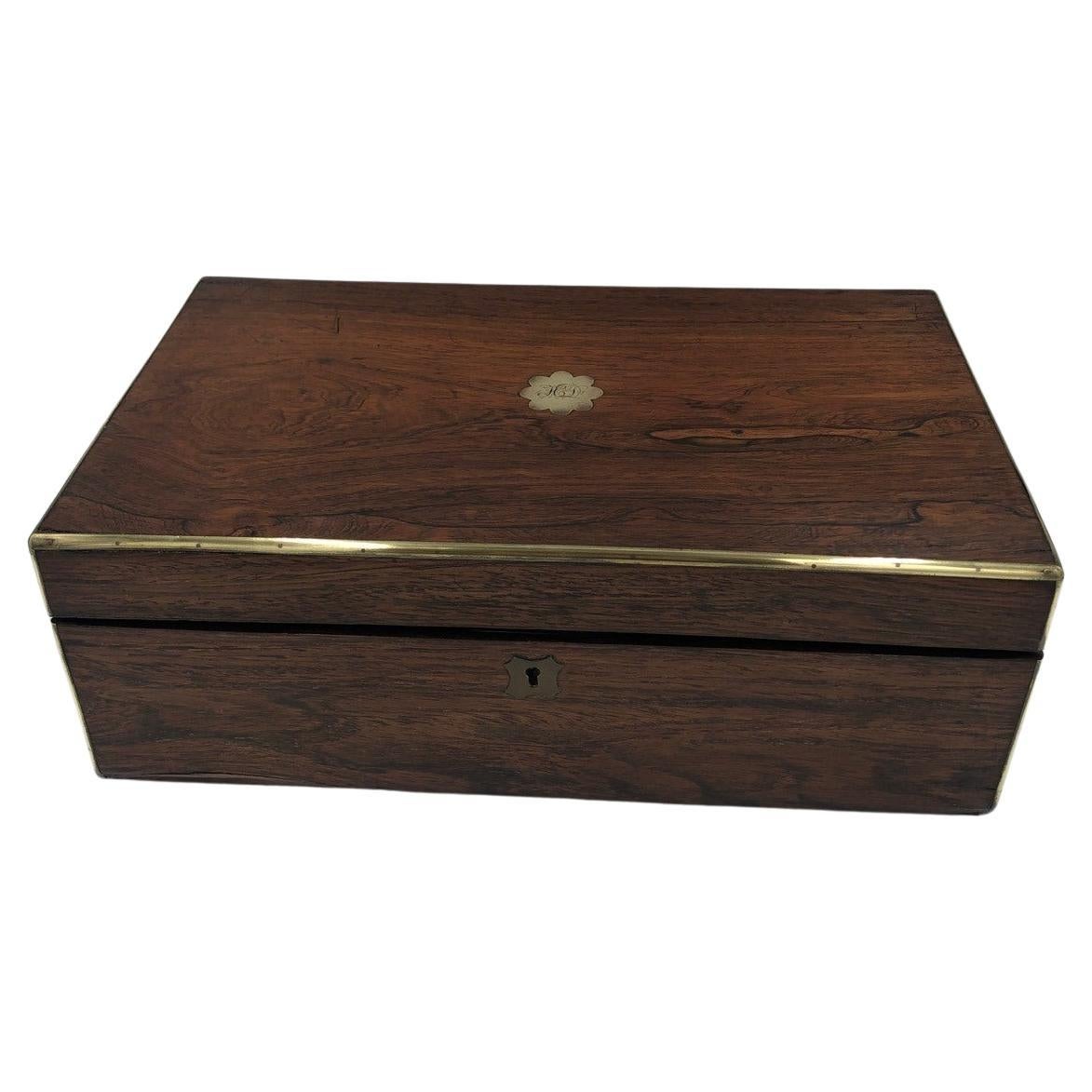 Caja de escritura antigua victoriana de palisandro y latón