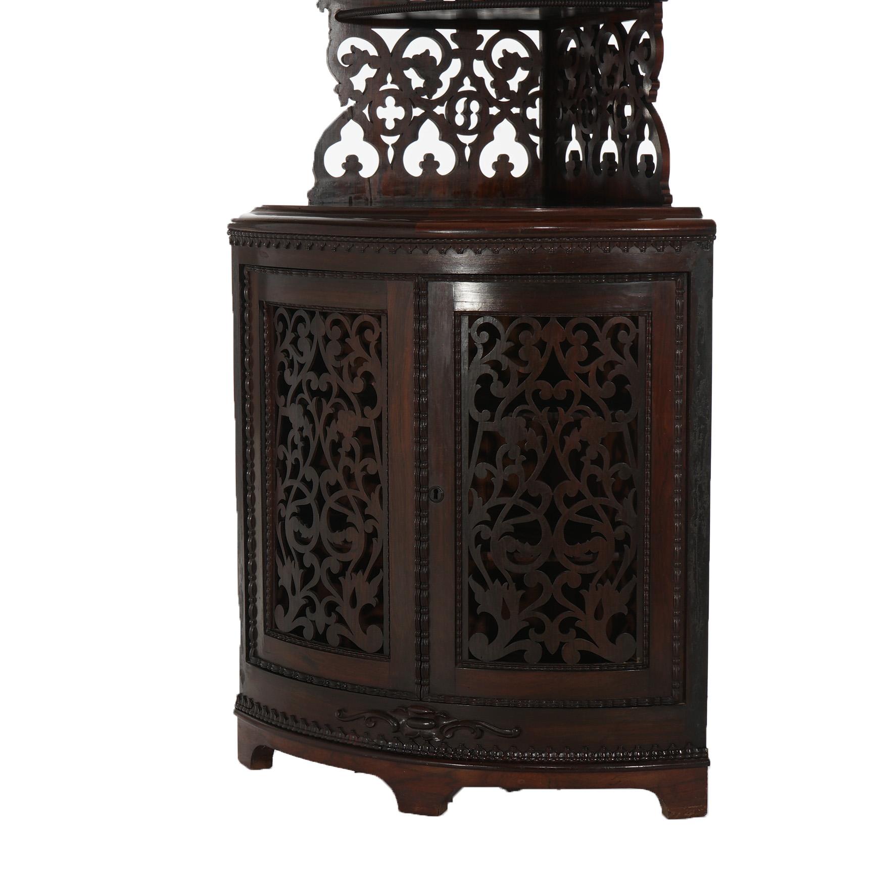 Antigua estantería victoriana de palisandro con estantes tallados reticulados y graduados en venta 5