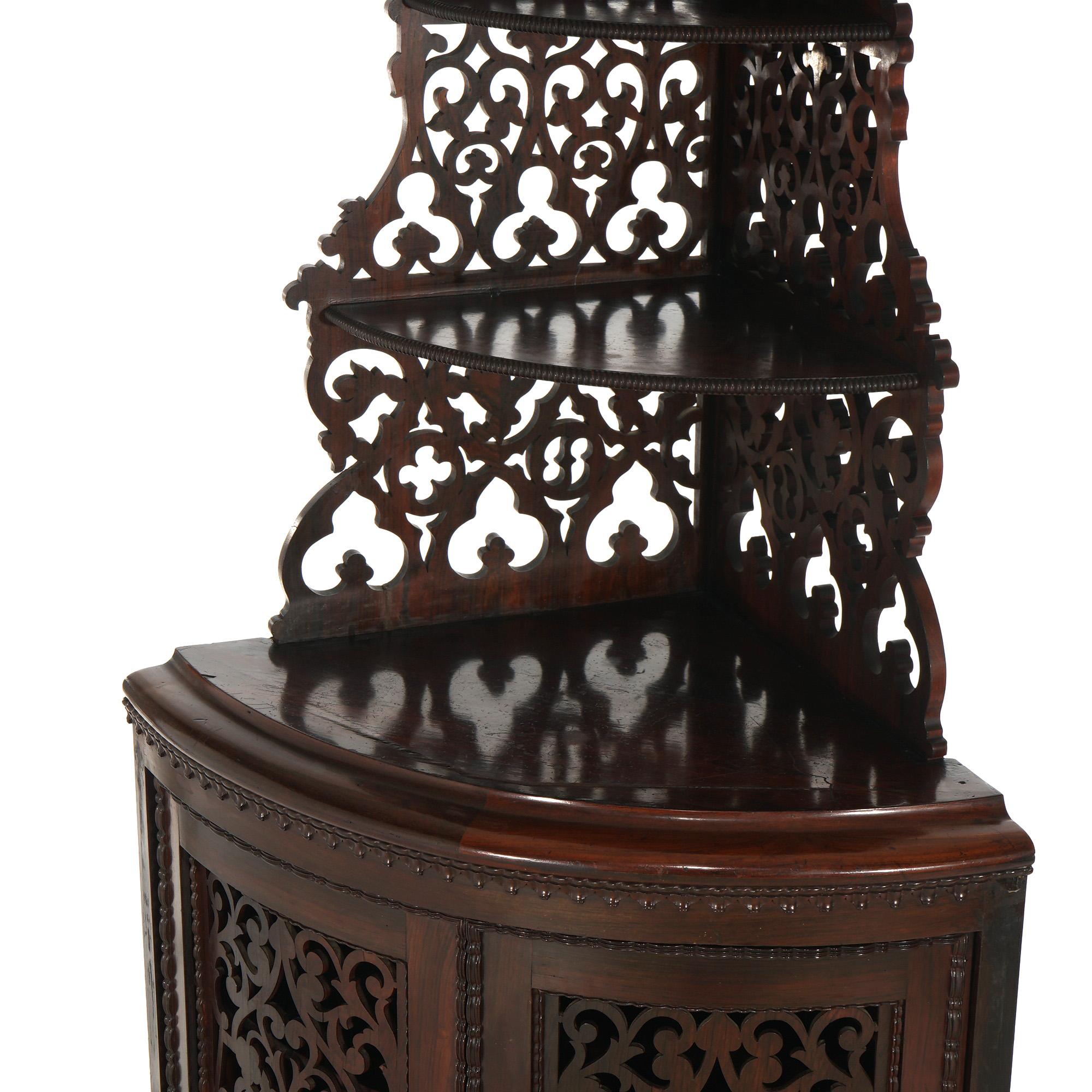 Antigua estantería victoriana de palisandro con estantes tallados reticulados y graduados en venta 6