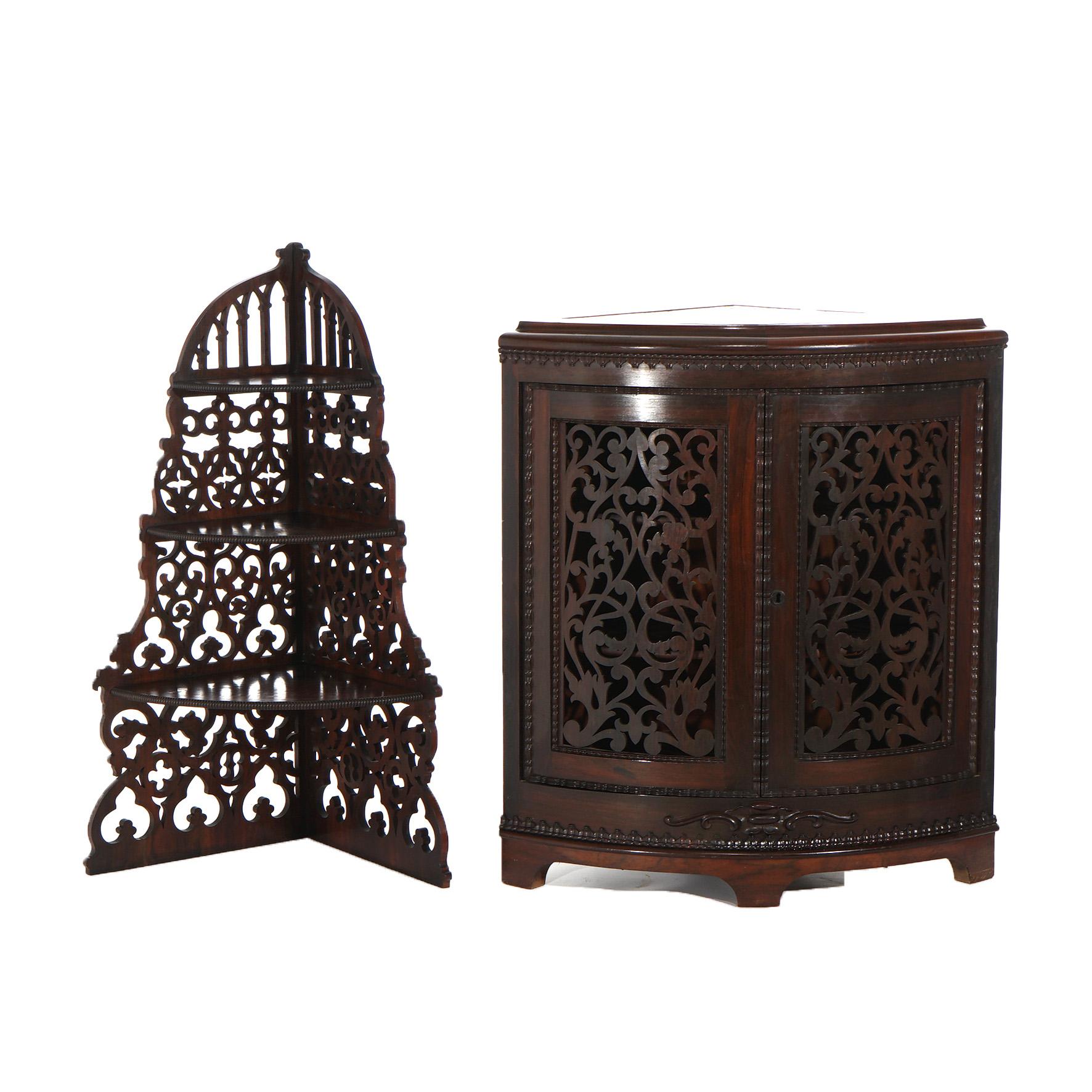 Antigua estantería victoriana de palisandro con estantes tallados reticulados y graduados Palo de rosa en venta