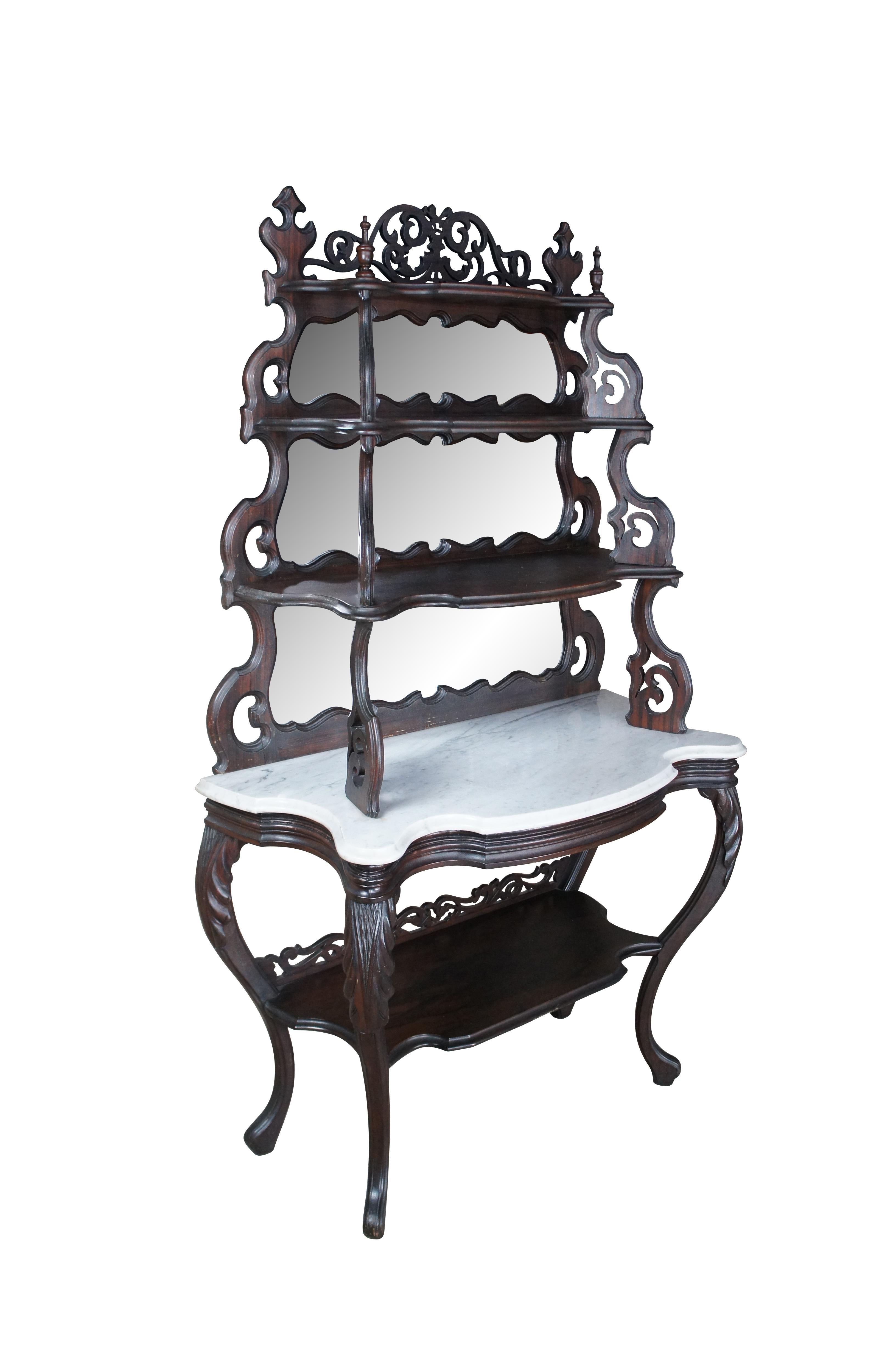 Victorien Étagère à étages rocococo victorienne ancienne en bois de rose et marbre de 68 pouces en vente