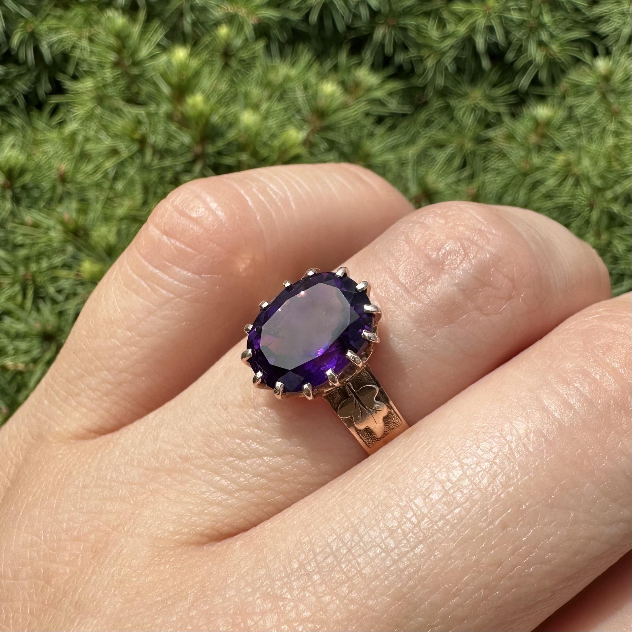 Antico anello vittoriano in oro rosato con foglia ovale di ametista reale viola da 3,3 carati in vendita 5