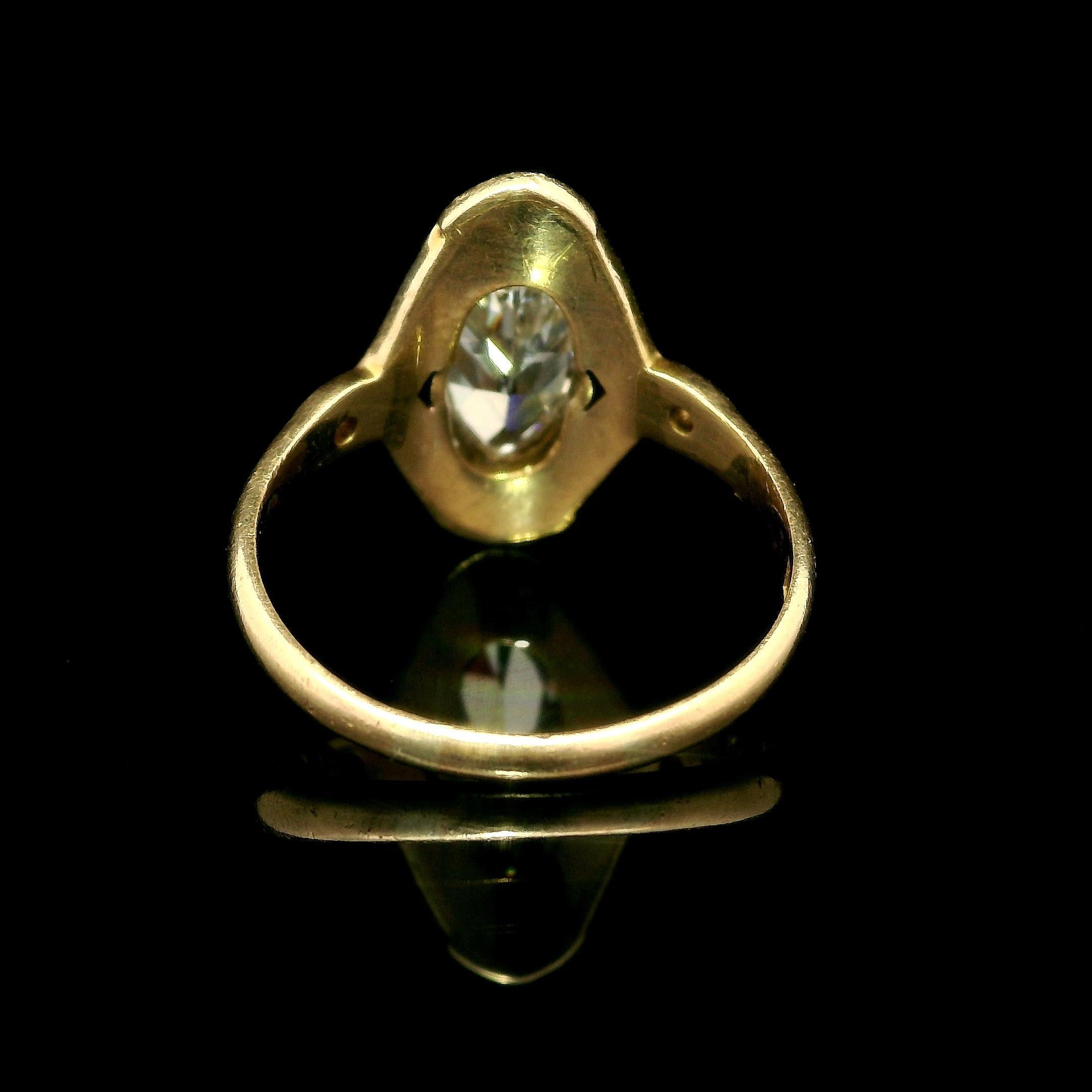 Anillo solitario con bisel de diamantes marquesa antiguos de oro rosa victoriano GIA .97ct en Excelente estado para la venta en Montclair, NJ
