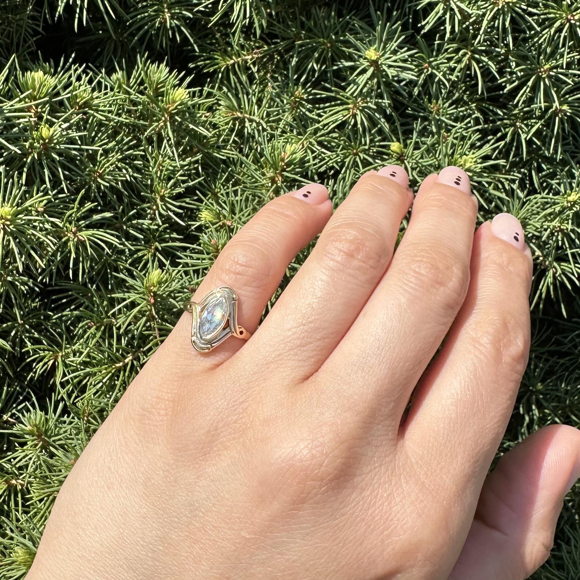 De las mujeres Anillo solitario con bisel de diamantes marquesa antiguos de oro rosa victoriano GIA .97ct en venta