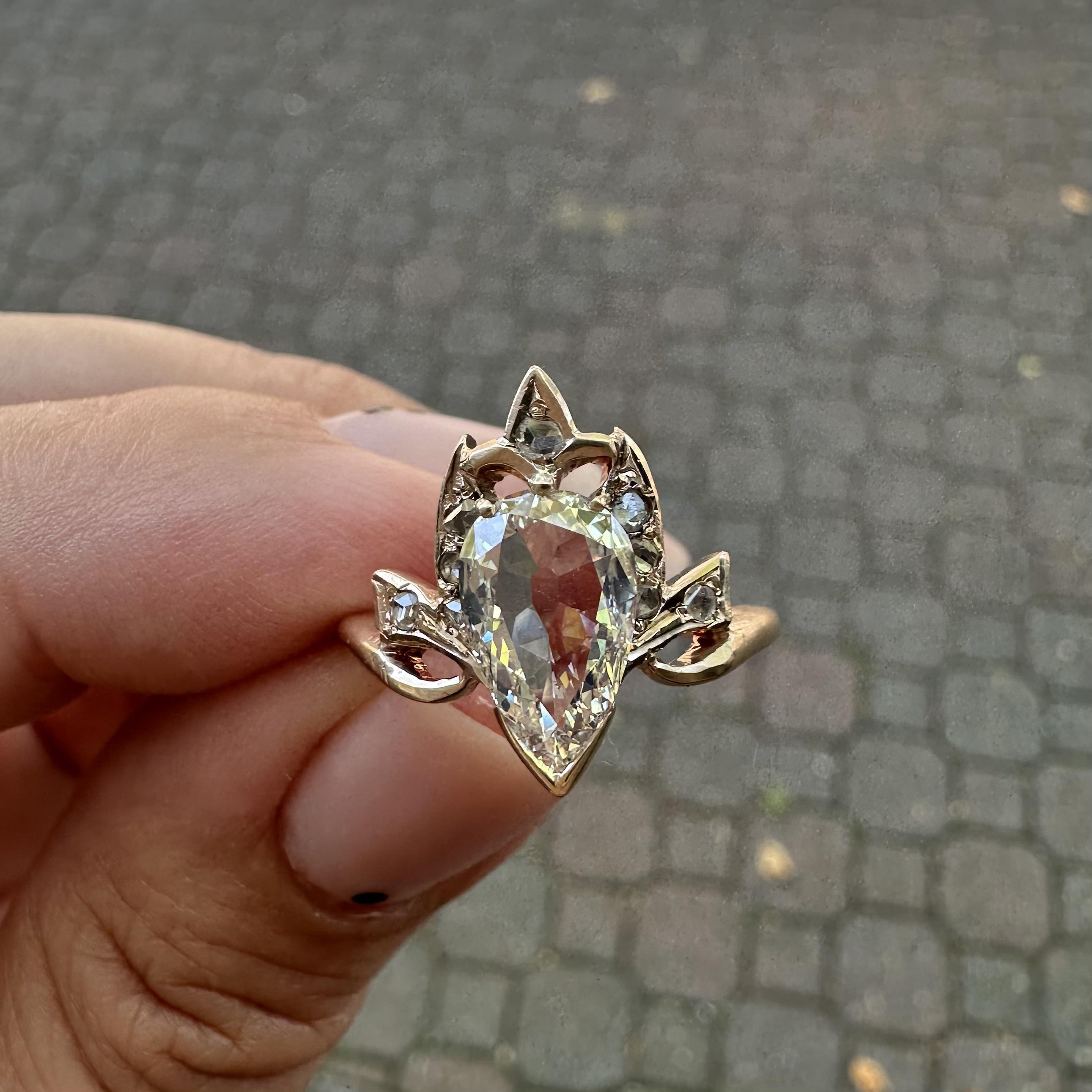 Antike viktorianische Rosy Yellow Gold GIA 1,31ct Old Pear Cut Diamond Tiara Ring im Angebot 8