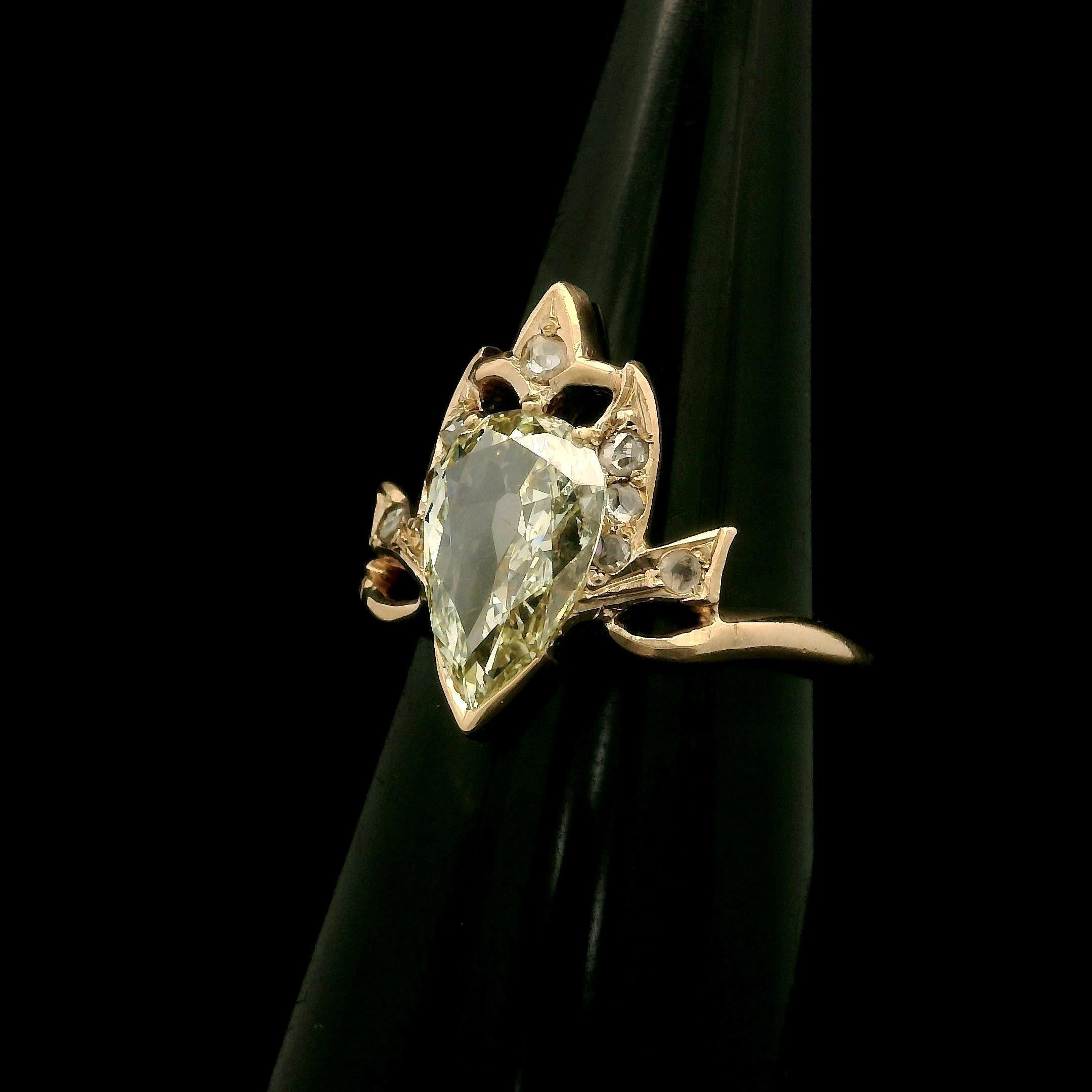 Antike viktorianische Rosy Yellow Gold GIA 1,31ct Old Pear Cut Diamond Tiara Ring im Angebot 2