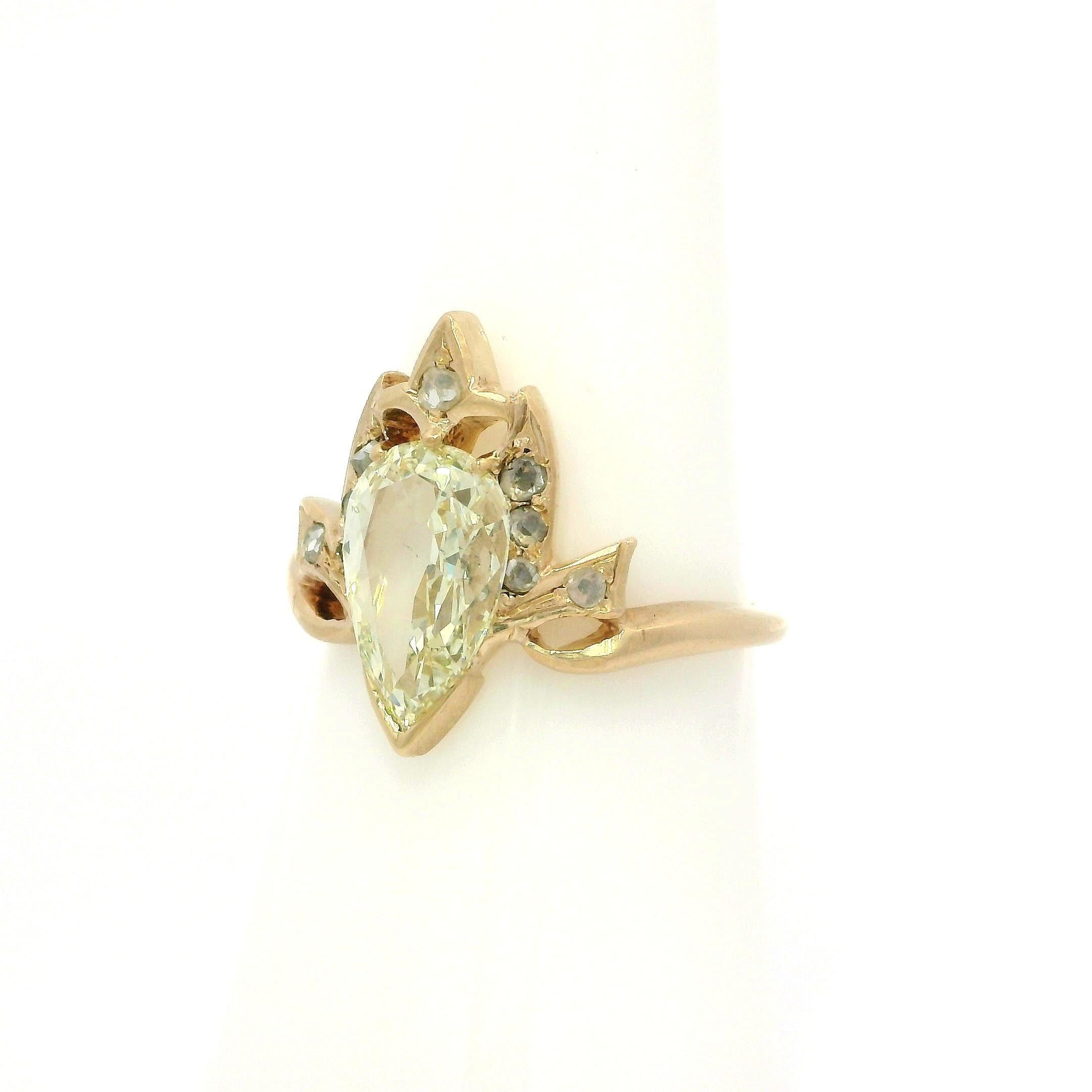 Antike viktorianische Rosy Yellow Gold GIA 1,31ct Old Pear Cut Diamond Tiara Ring im Angebot 3