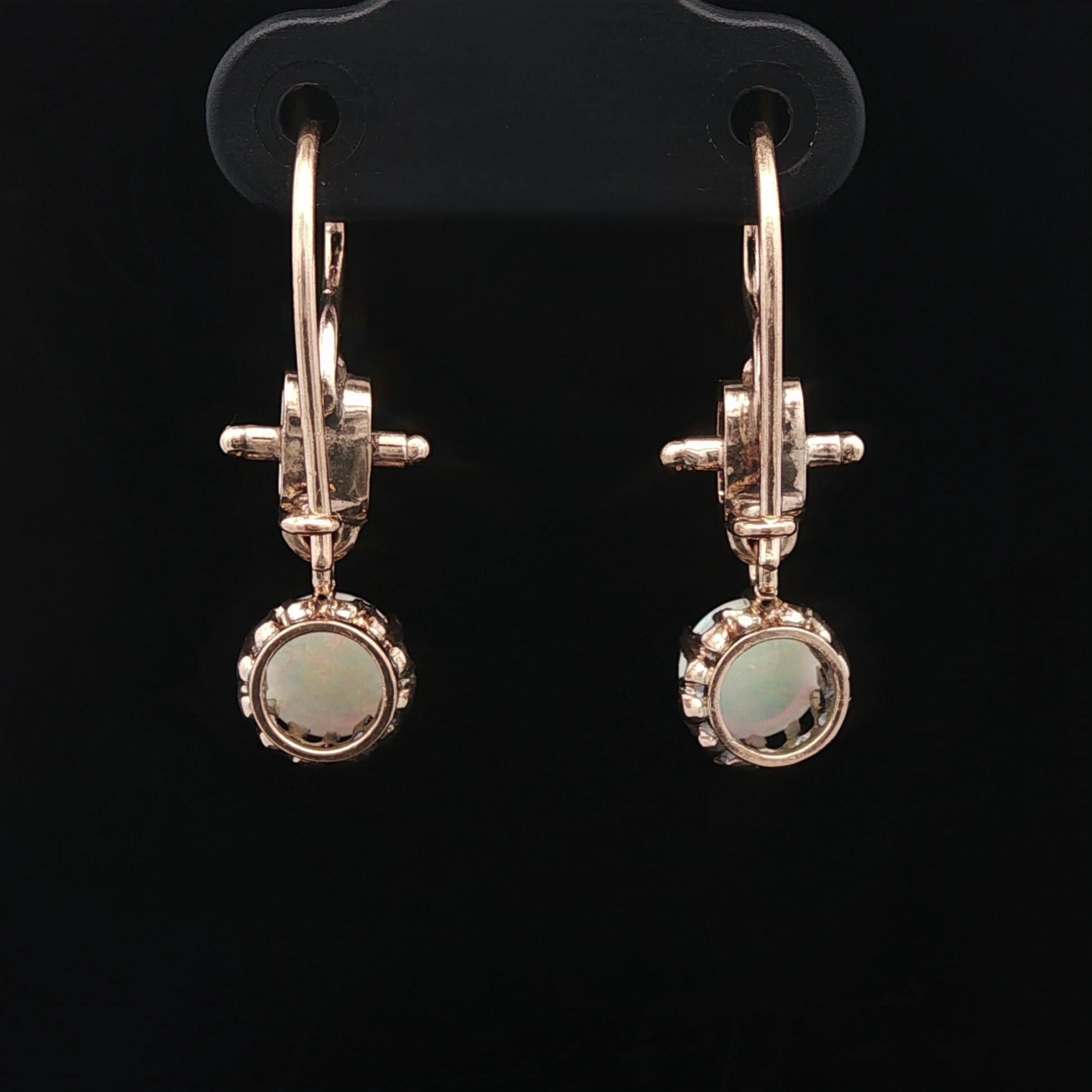 Orecchini a gancio antichi vittoriani in oro giallo rosato con opale a goccia in vendita 5