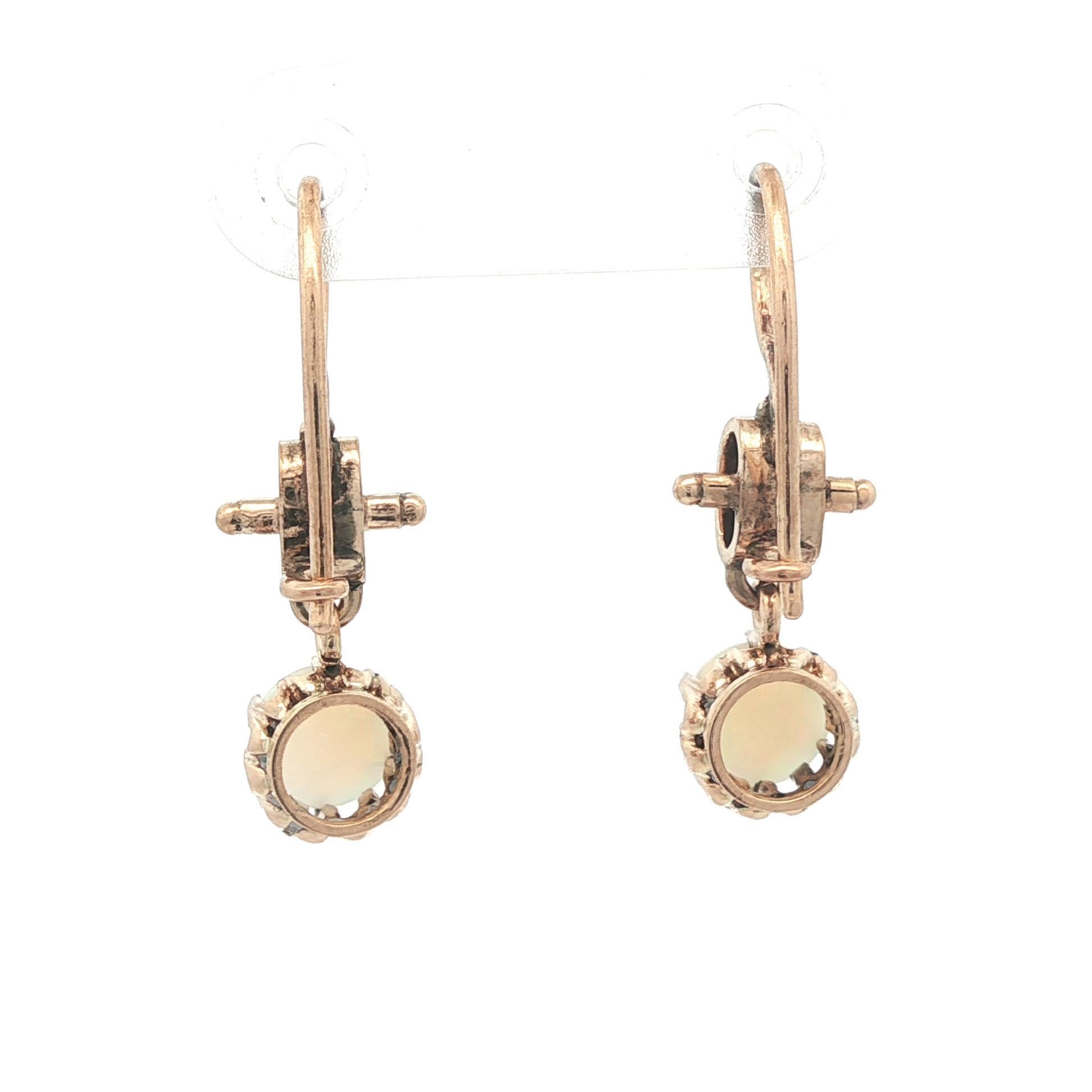 Orecchini a gancio antichi vittoriani in oro giallo rosato con opale a goccia in vendita 7