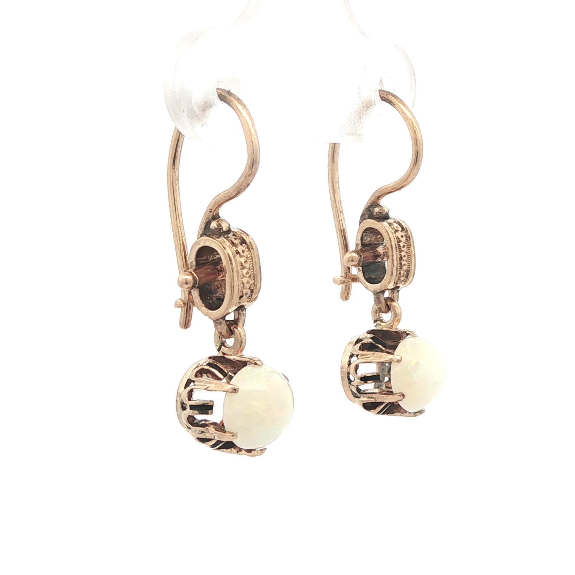 Orecchini a gancio antichi vittoriani in oro giallo rosato con opale a goccia in vendita 8