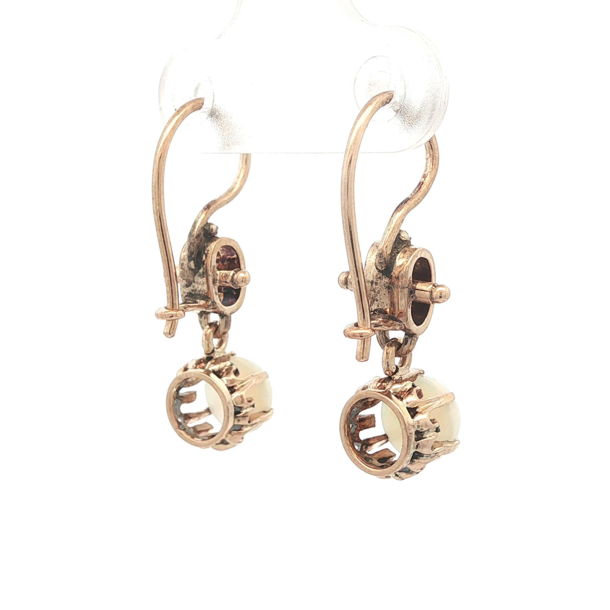 Orecchini a gancio antichi vittoriani in oro giallo rosato con opale a goccia in vendita 9