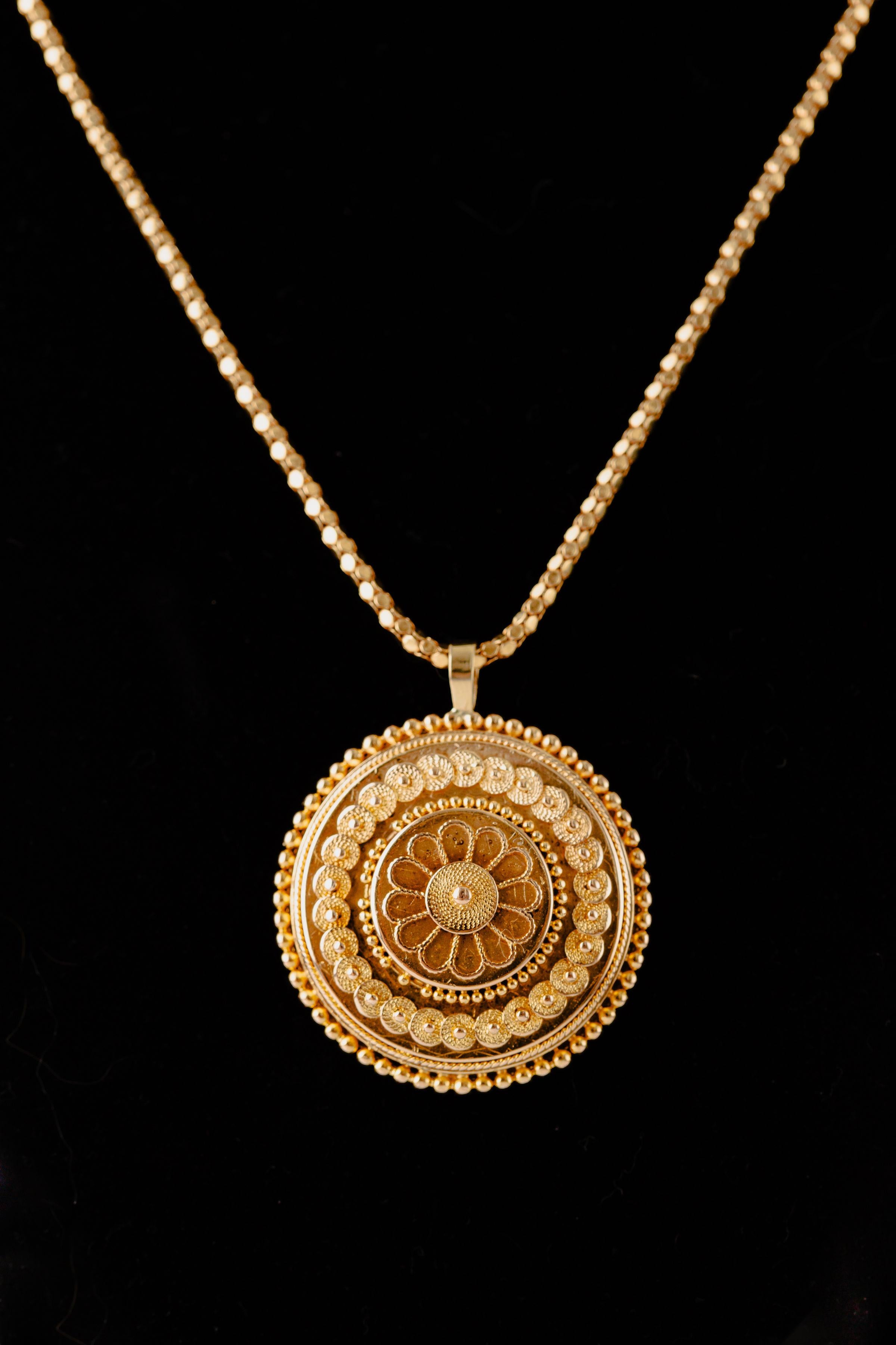 Antique Victorian Round Decorated Necklace 14k & 18k Yellow Gold In Good Condition For Sale In Bernardsville, NJ