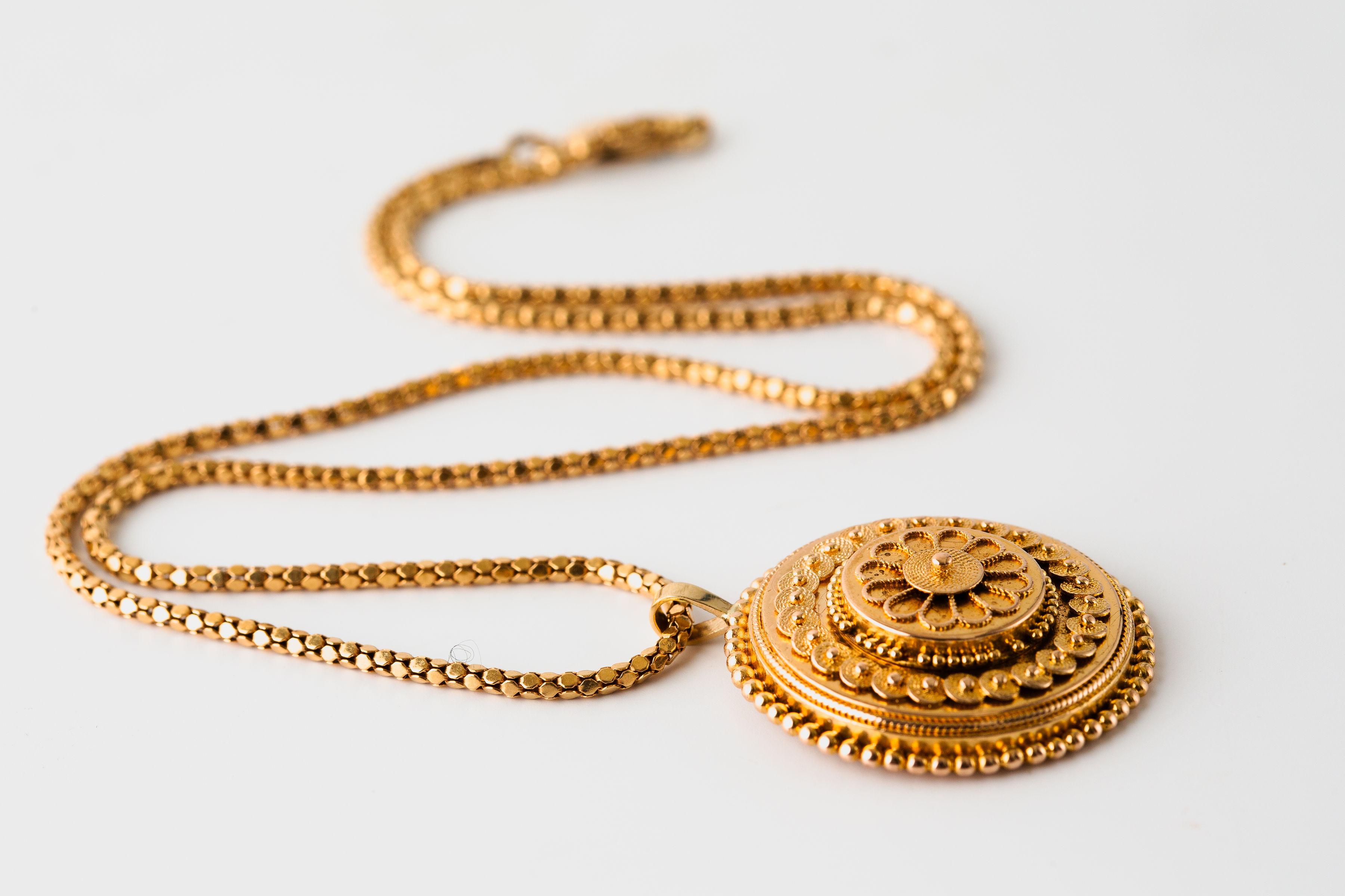 Antique Victorian Round Decorated Necklace 14k & 18k Yellow Gold For Sale 2