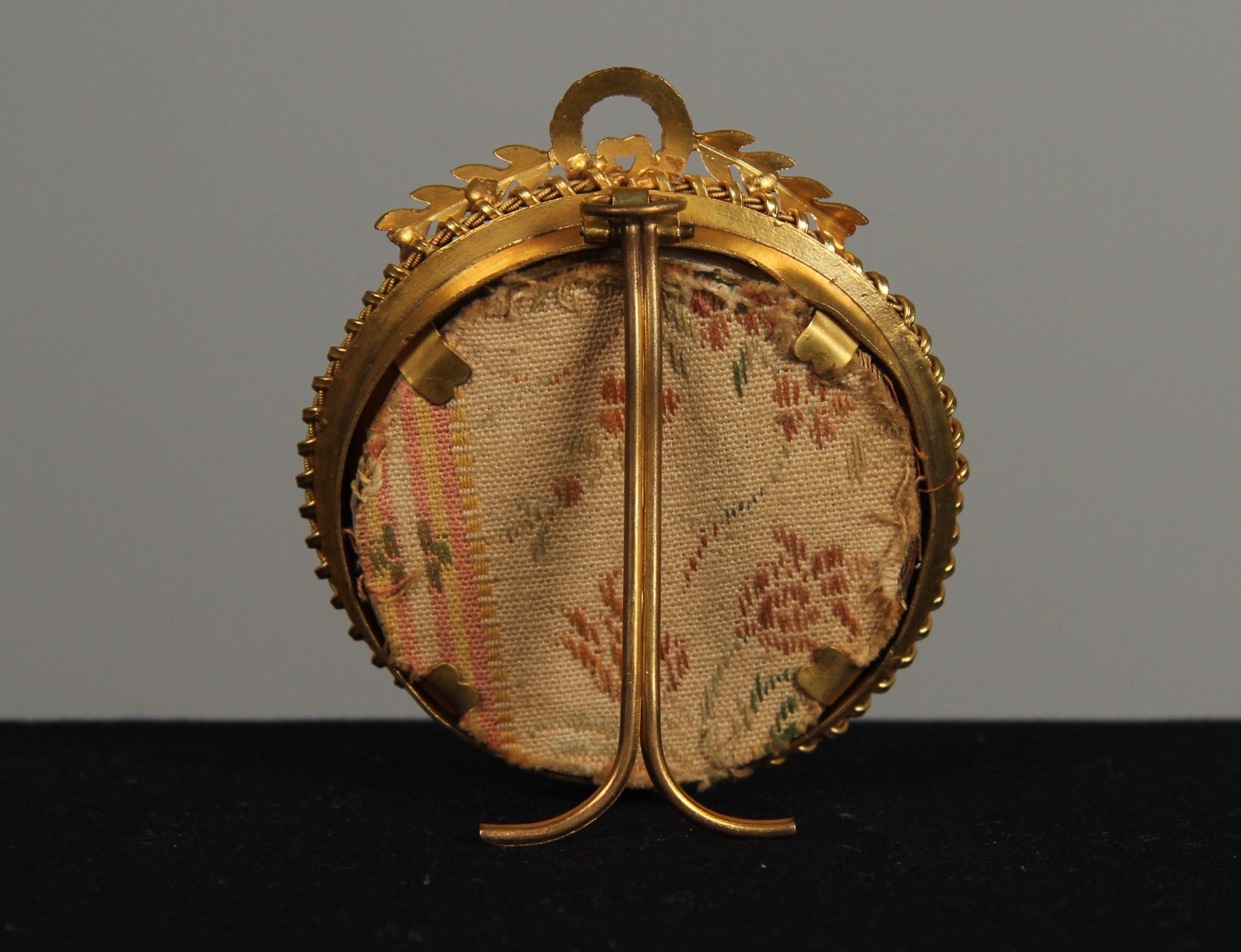 Antique Victorian Round Picture Frame, France, 1880s, 6 x 6 cm In Good Condition For Sale In Greven, DE