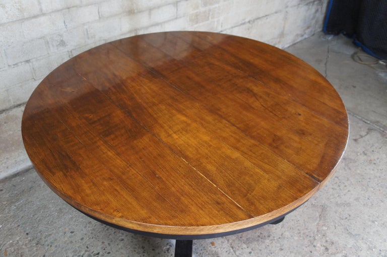 Antique Victorian Round Quartersawn Oak Pedestal Breakfast Dining Table