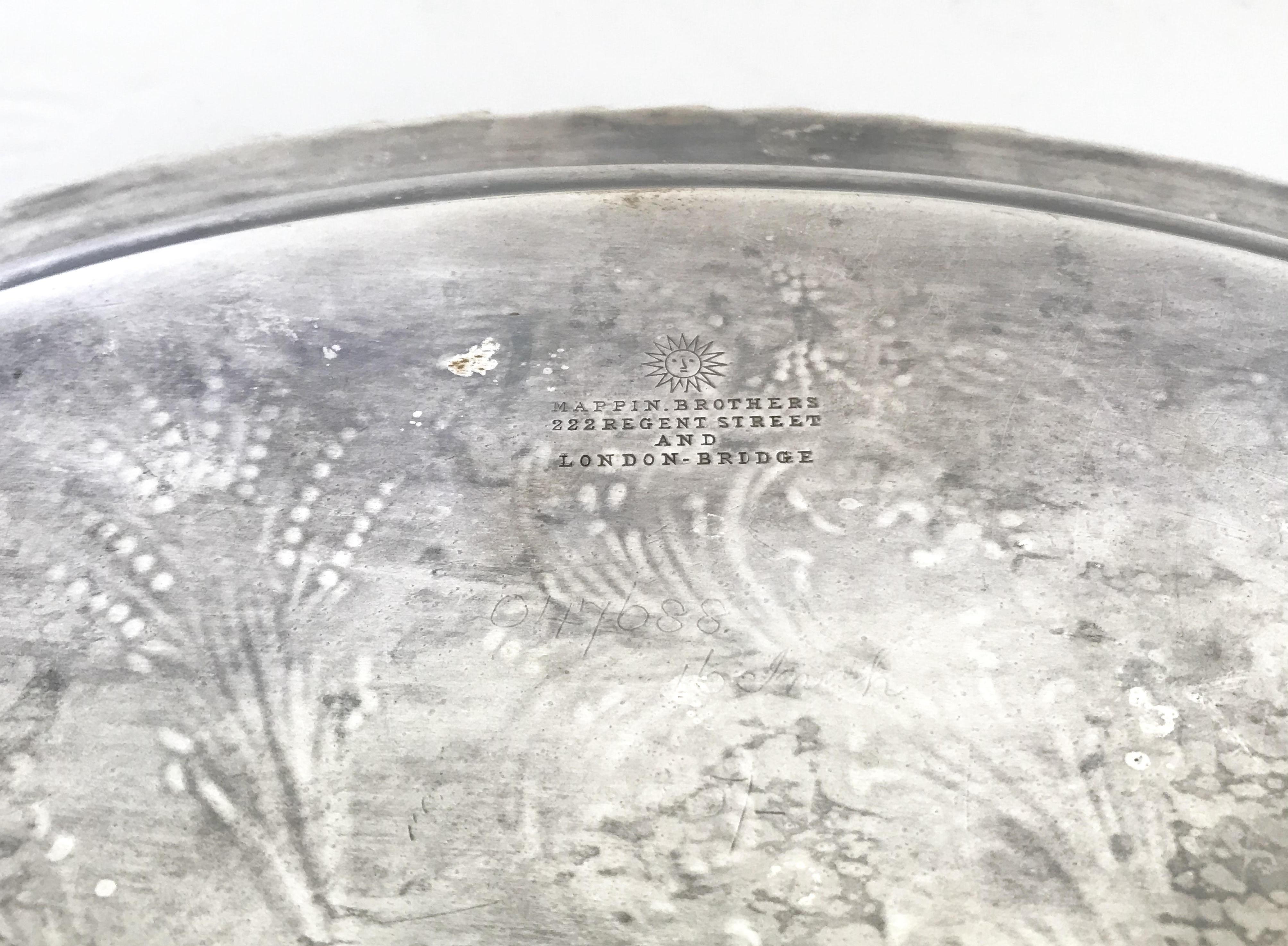 Antigua bandeja redonda victoriana de plata de Mappin Brothers en venta 3