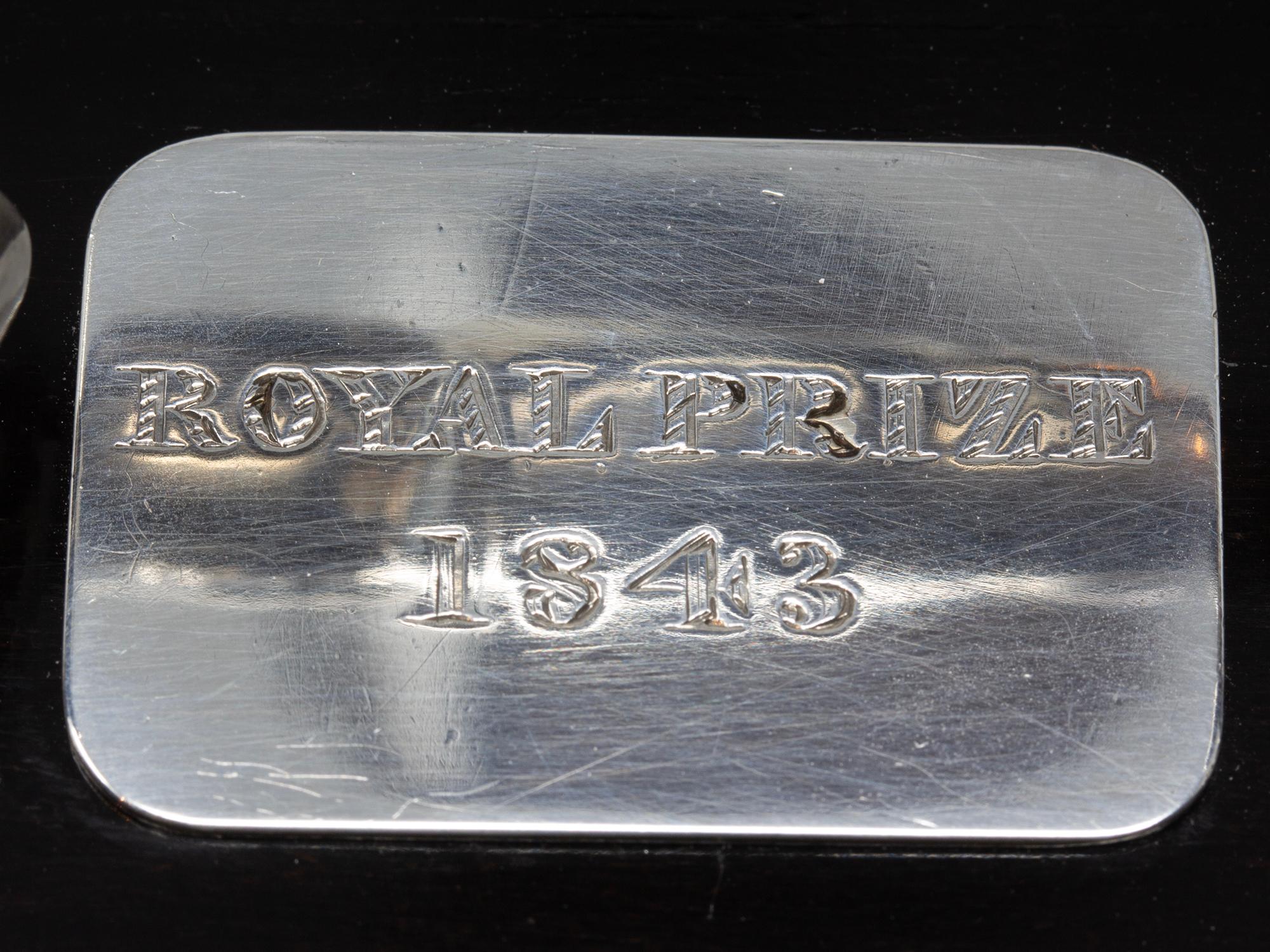 Antiguo Cofre de Té Victoriano de Premio Real de Carreras de Caballos con Cadenas de Té de Plata siglo XIX en venta