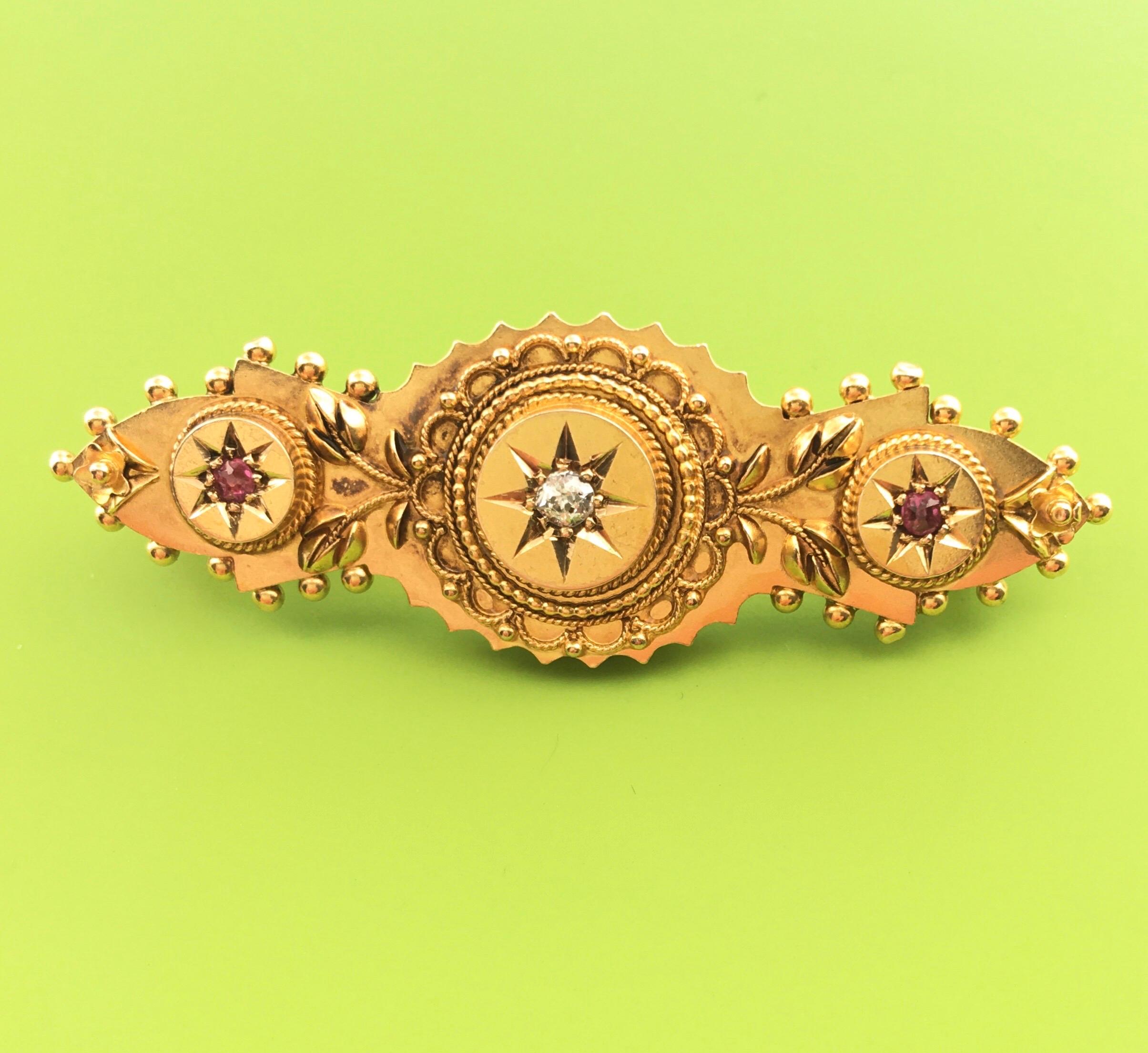 Broche vintage en or jaune 15 carats avec rubis et diamants de 0,10 carat, époque victorienne en vente 1