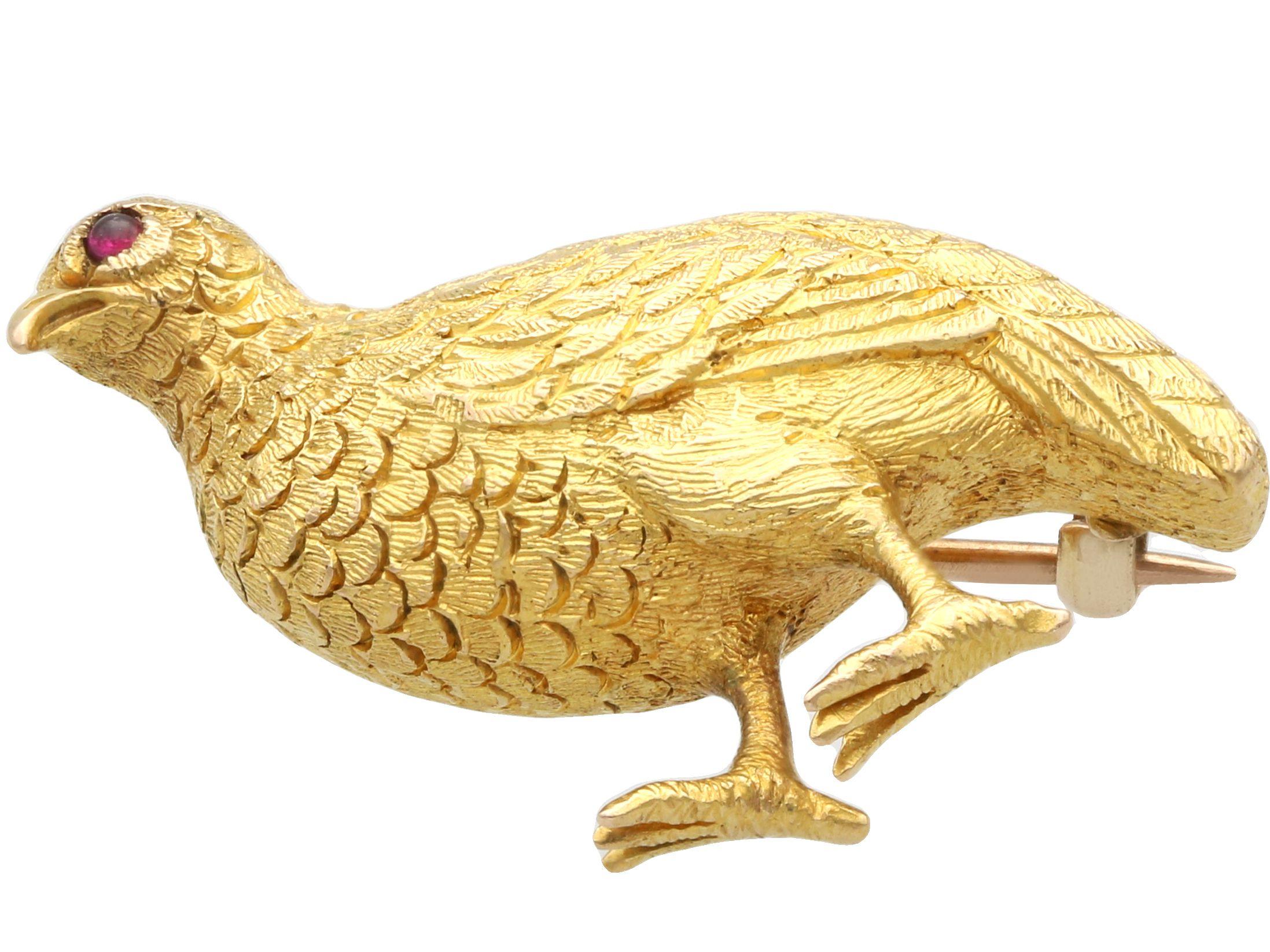 Cabochon Antique Victorian Ruby and 18ct Yellow Gold Grouse Brooch, circa 1890 For Sale