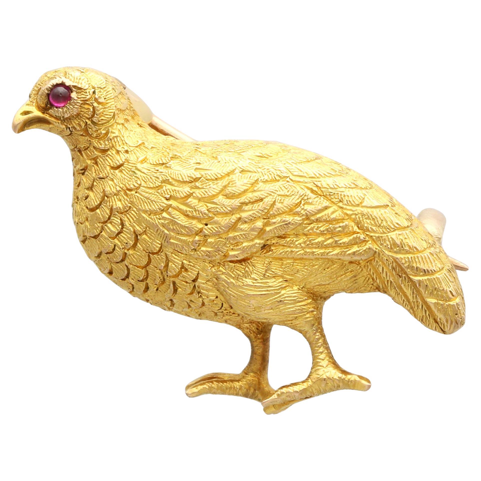 Antike viktorianische Grouse-Brosche mit Rubin und 18 Karat Gelbgold, um 1890