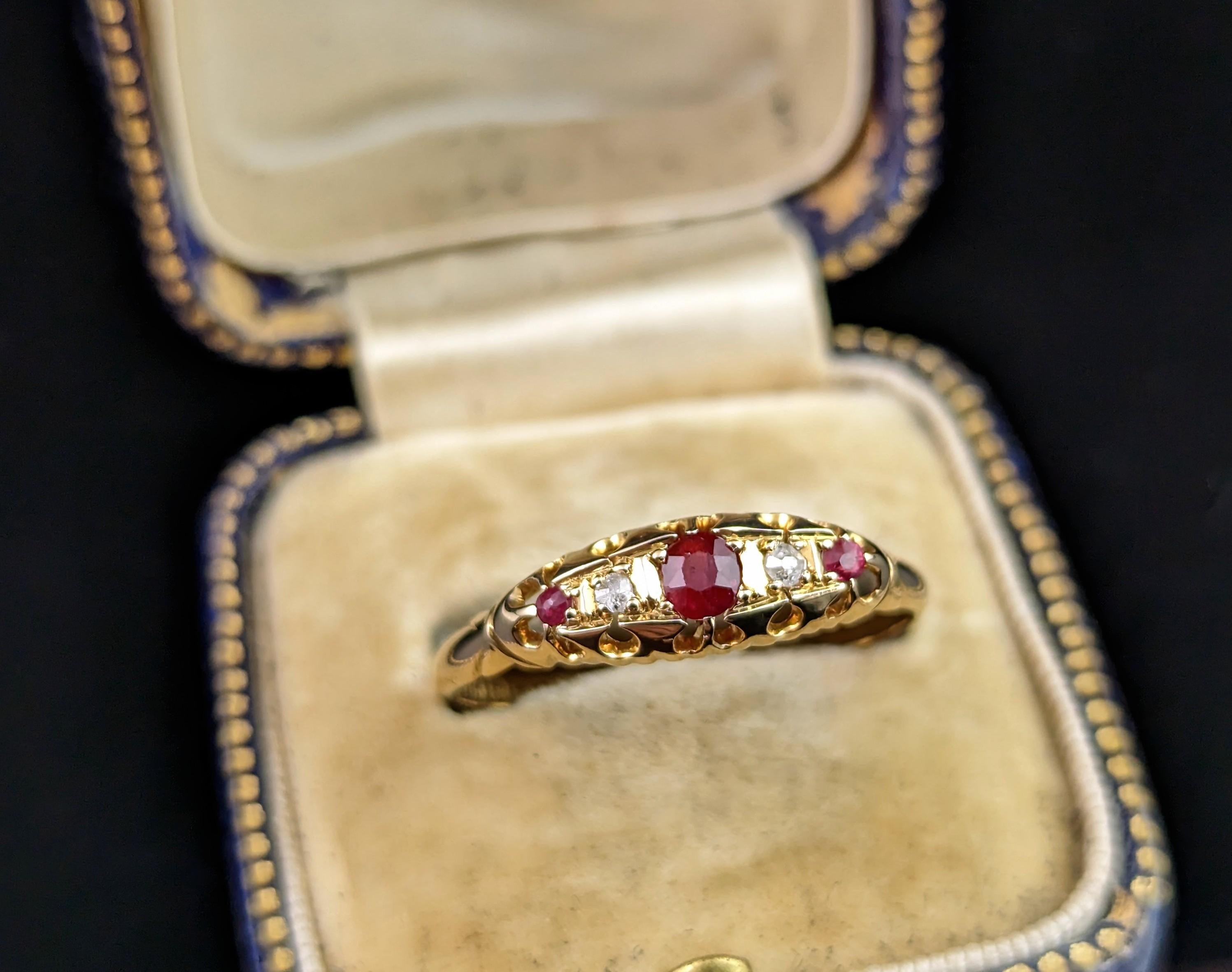 Antique Victorian Ruby and Diamond Ring, 18 Karat Yellow Gold 4