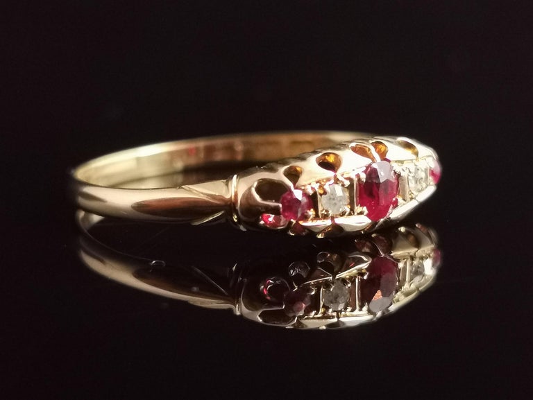 Antique Victorian Ruby and Diamond Ring, 18 Karat Yellow Gold For Sale 8