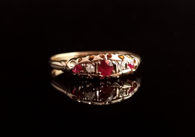 Antique Victorian Ruby and Diamond Ring, 18 Karat Yellow Gold For Sale 10