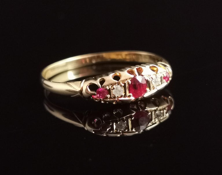 Antique Victorian Ruby and Diamond Ring, 18 Karat Yellow Gold For Sale 1