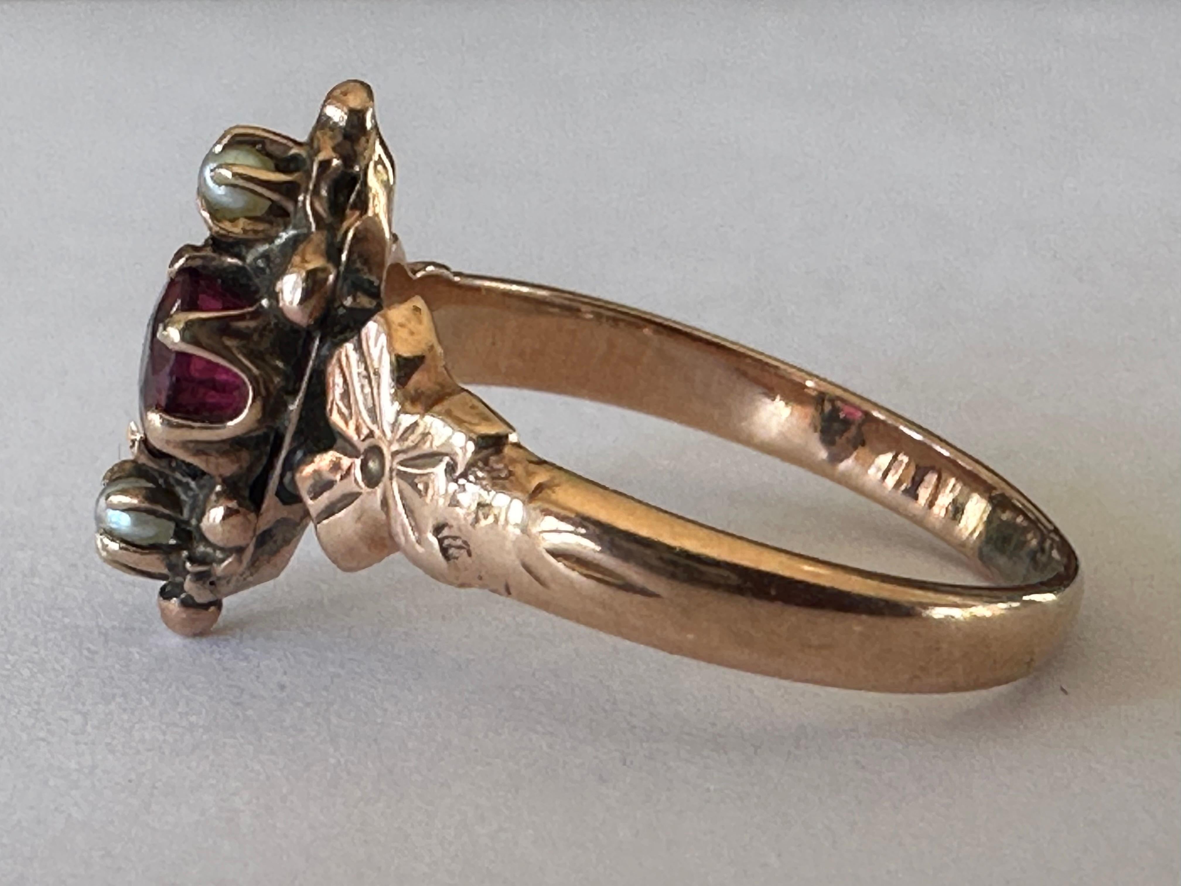 Antiker viktorianischer Rubin- und Perlenkettenring  (Viktorianisch) im Angebot