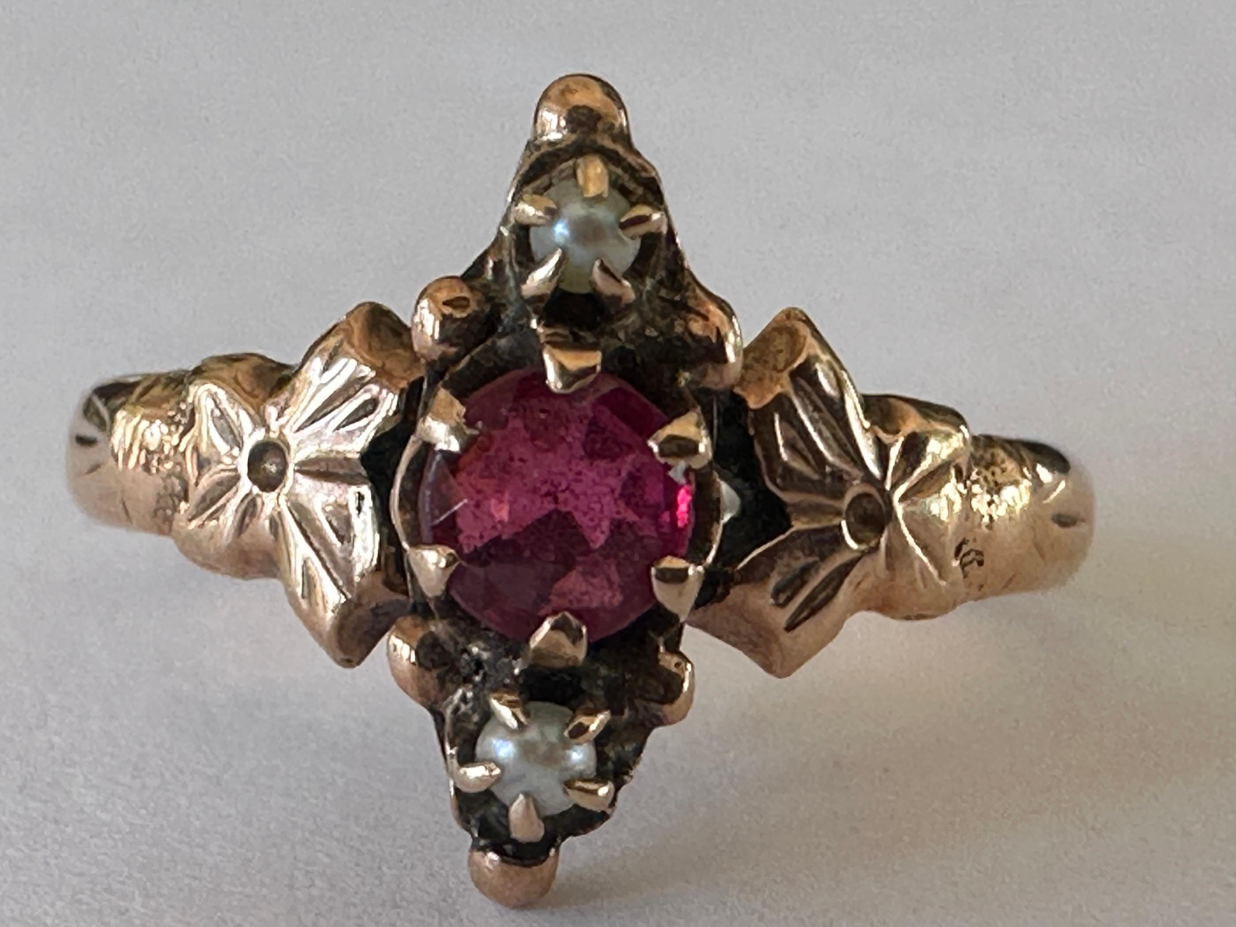 Antiker viktorianischer Rubin- und Perlenkettenring  im Angebot 1