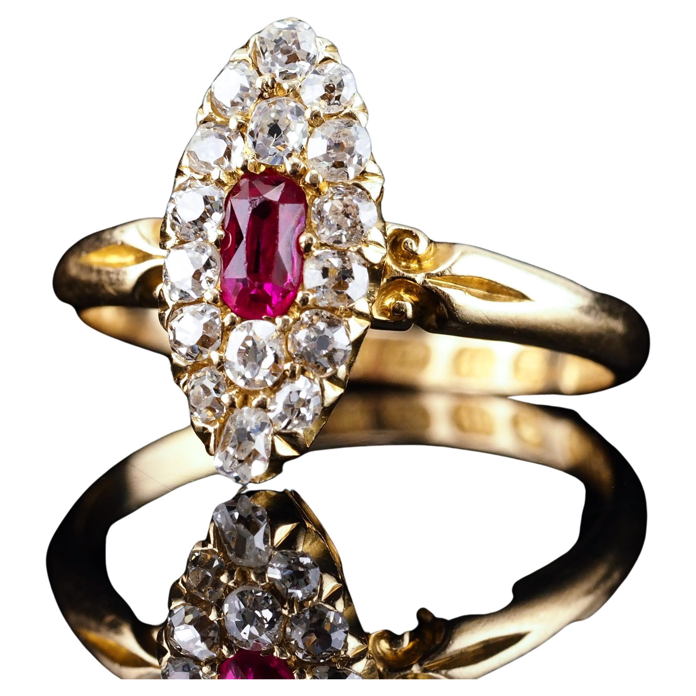 Bague victorienne ancienne en or 18 carats avec rubis et diamants, motif navette - 1886 en vente
