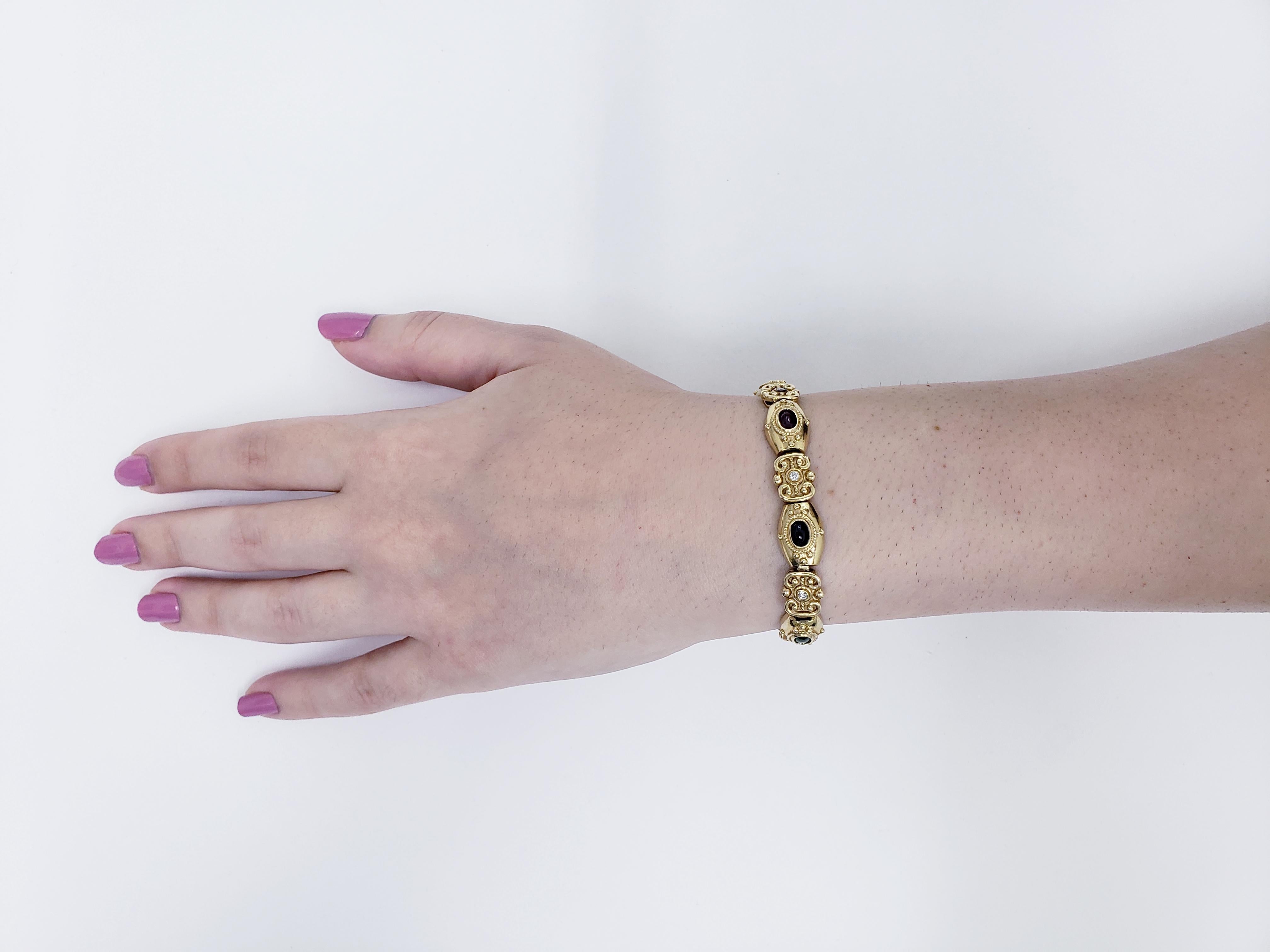 Antikes viktorianisches Cabochon-Armband mit Saphiren, Smaragden, Rubinen und einem Katzenauge in massivem 14-karätigem Gold. Dieses Stück ist luxuriös und die Handwerkskunst ist durch und durch sichtbar. Das Gesamtkaratgewicht der Diamanten beträgt