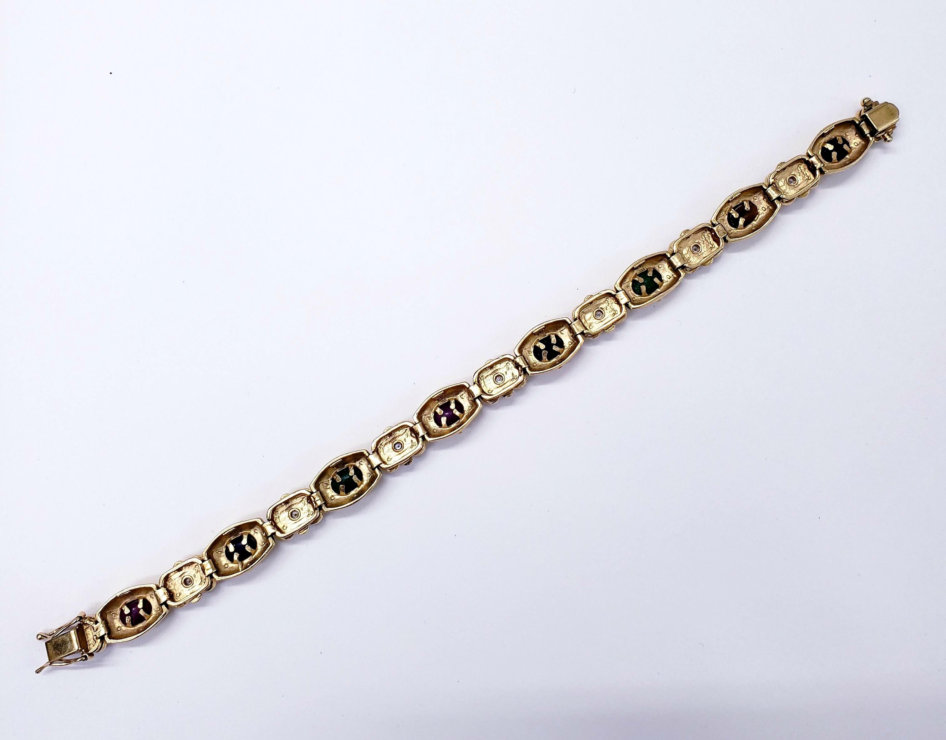Bracelet du début de l'ère victorienne en rubis, émeraudes et saphirs bleus cabochons et diamants Bon état - En vente à Miami, FL