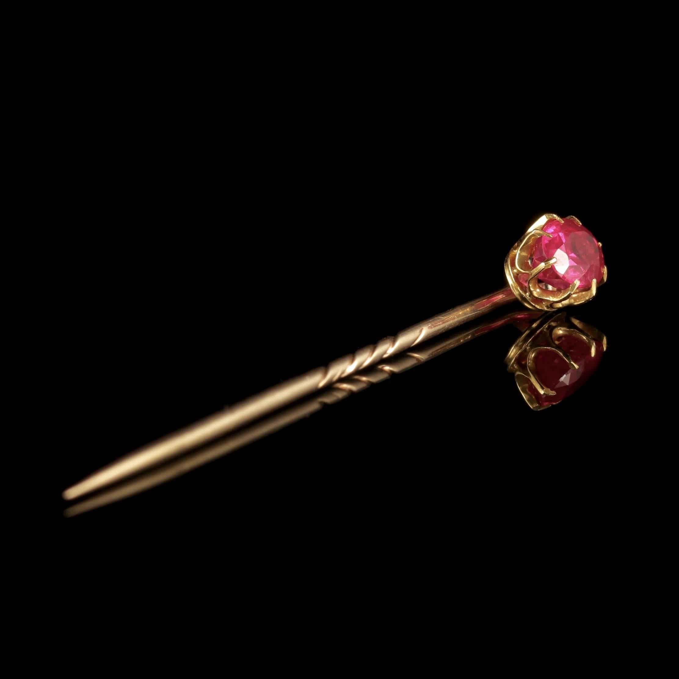 Antique Victorian Ruby Pin 18 Carat Gold, circa 1900 1