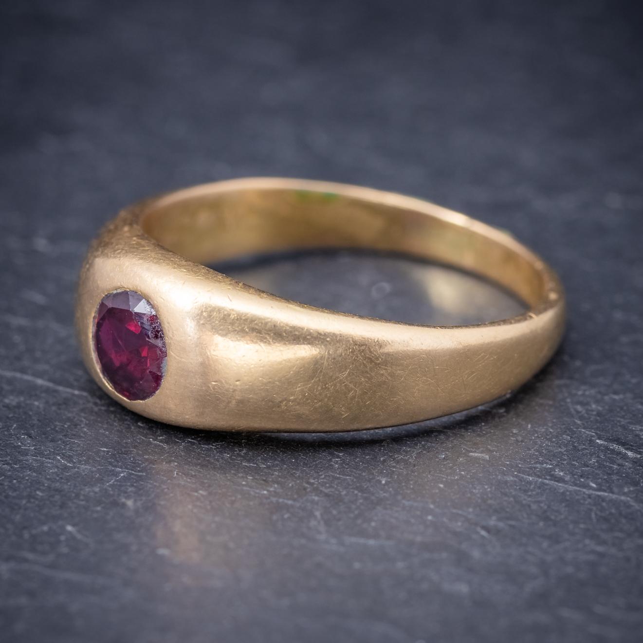 Antique Victorian Ruby 18 Carat Gold 0.60 Carat Ruby, circa 1900 Ring In Good Condition In Lancaster , GB