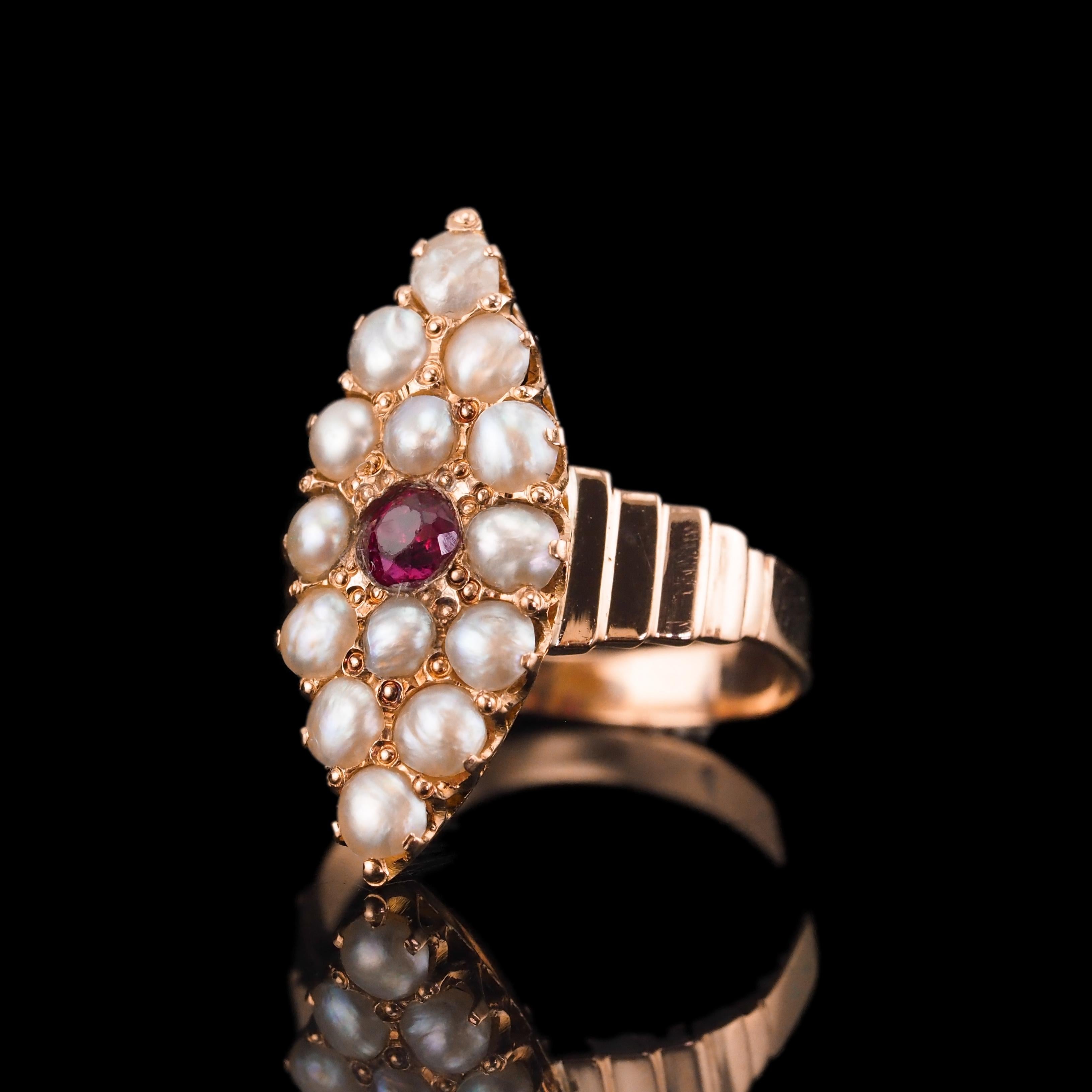 Bague navette victorienne ancienne en or rose 14 carats, rubis et perles naturelles, c.1900 en vente 7
