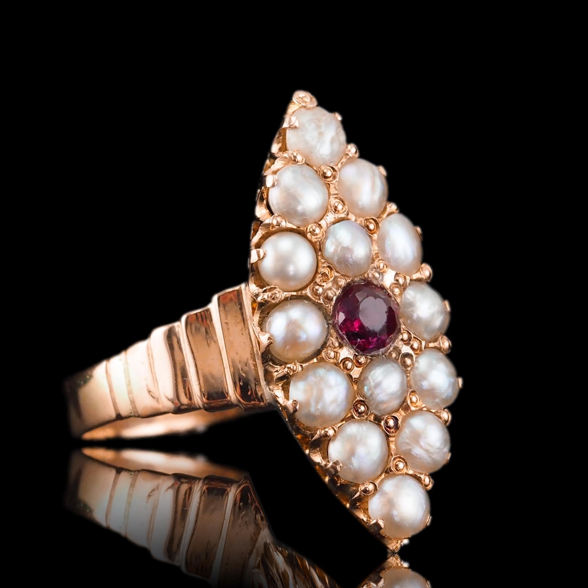 Bague navette victorienne ancienne en or rose 14 carats, rubis et perles naturelles, c.1900 en vente 8