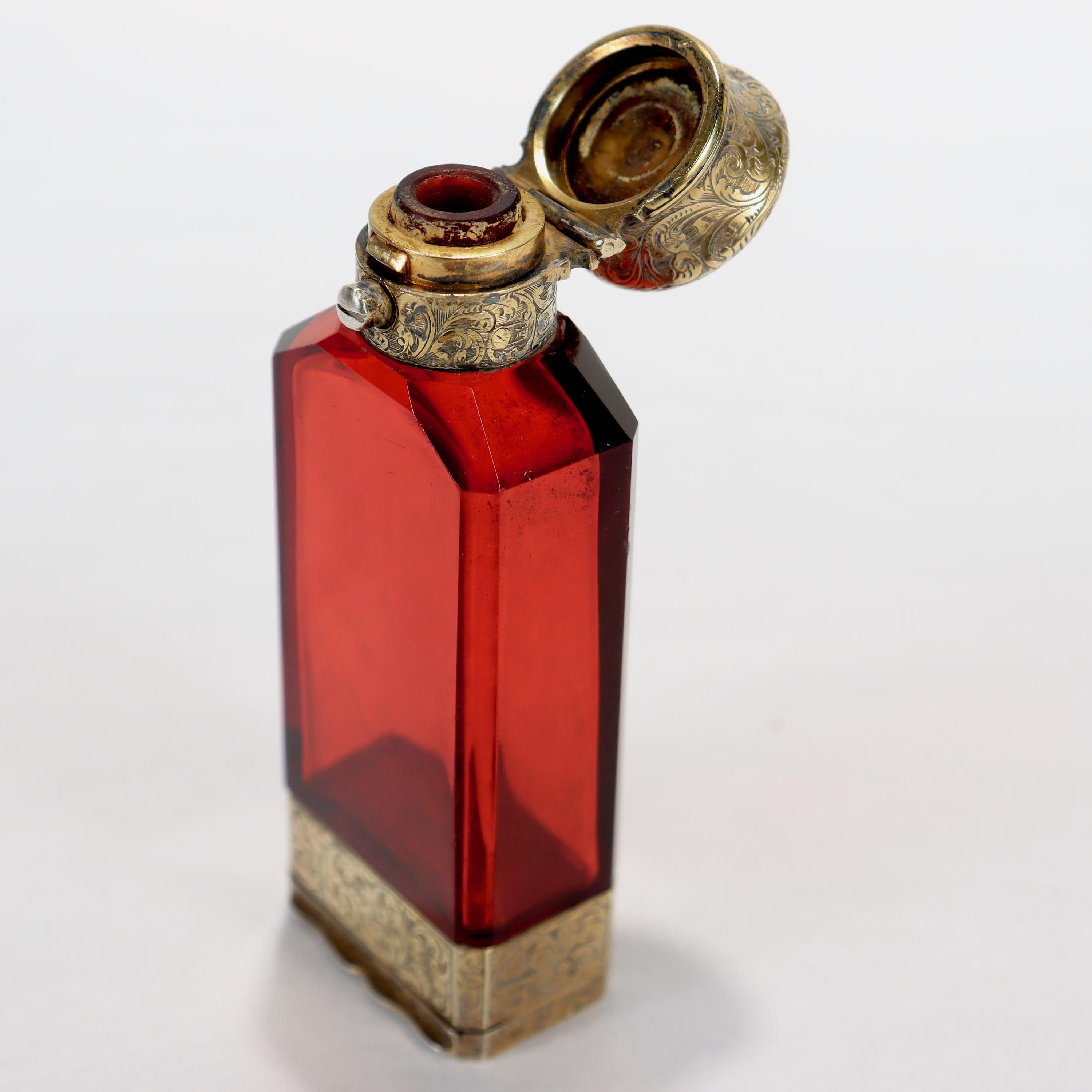 Antique Victorian S Mordan & Co Glass & Sterling Silver Vinaigrette Scent Bottle In Good Condition For Sale In Philadelphia, PA
