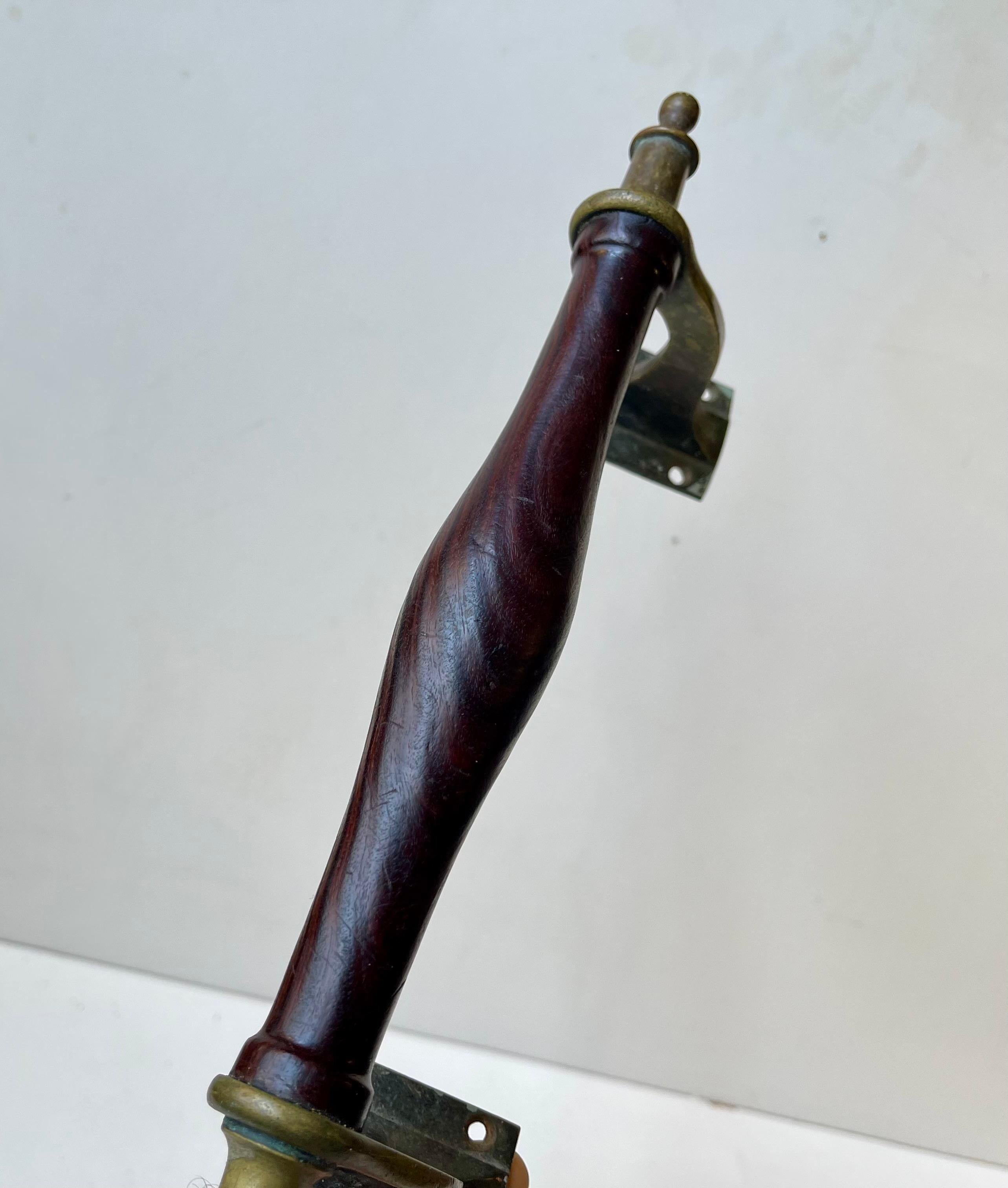 Antique Victorian Saloon Door Handles in Brass, Bronze & Hardwood In Good Condition For Sale In Esbjerg, DK