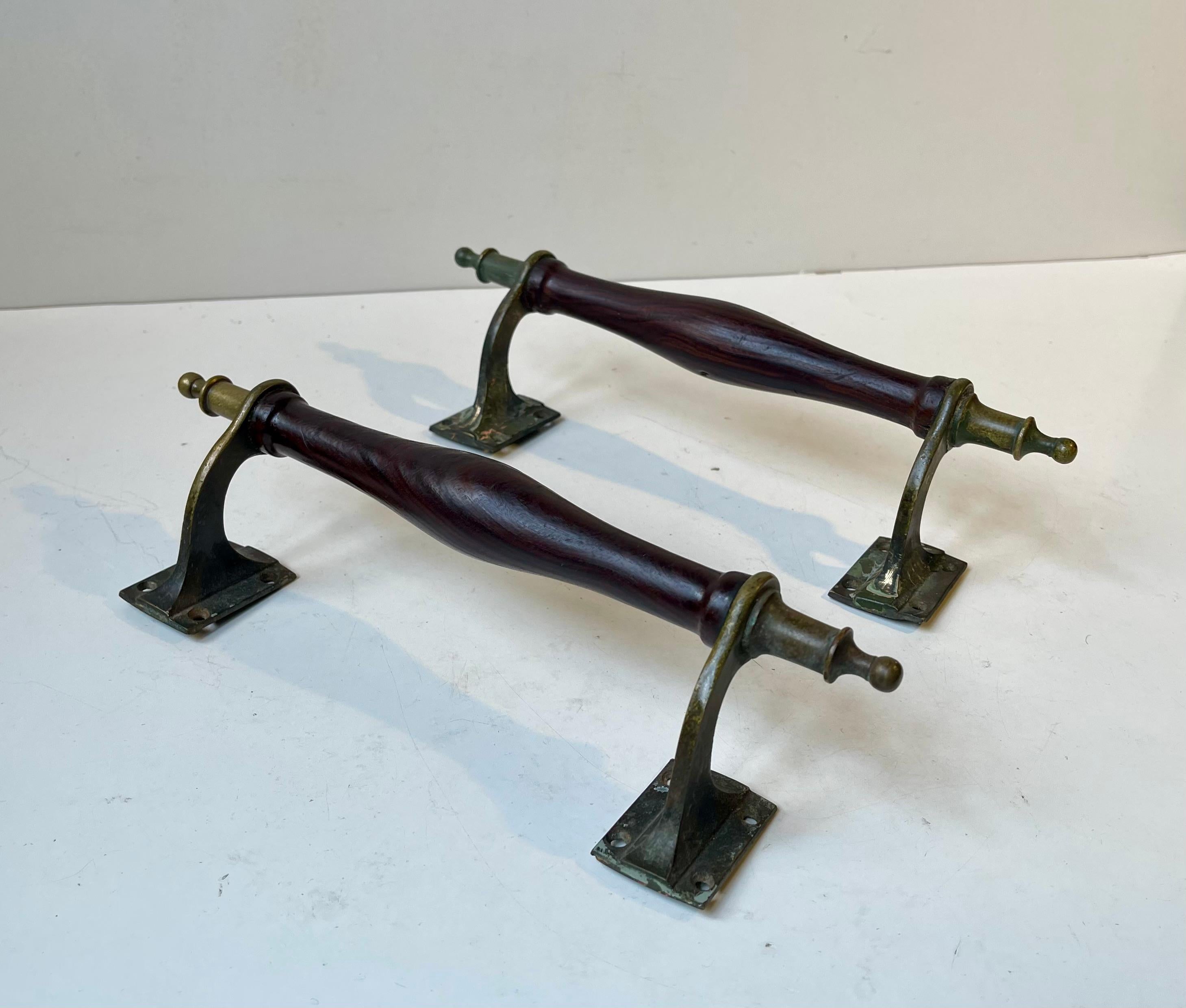 Antique Victorian Saloon Door Handles in Brass, Bronze & Hardwood For Sale 3