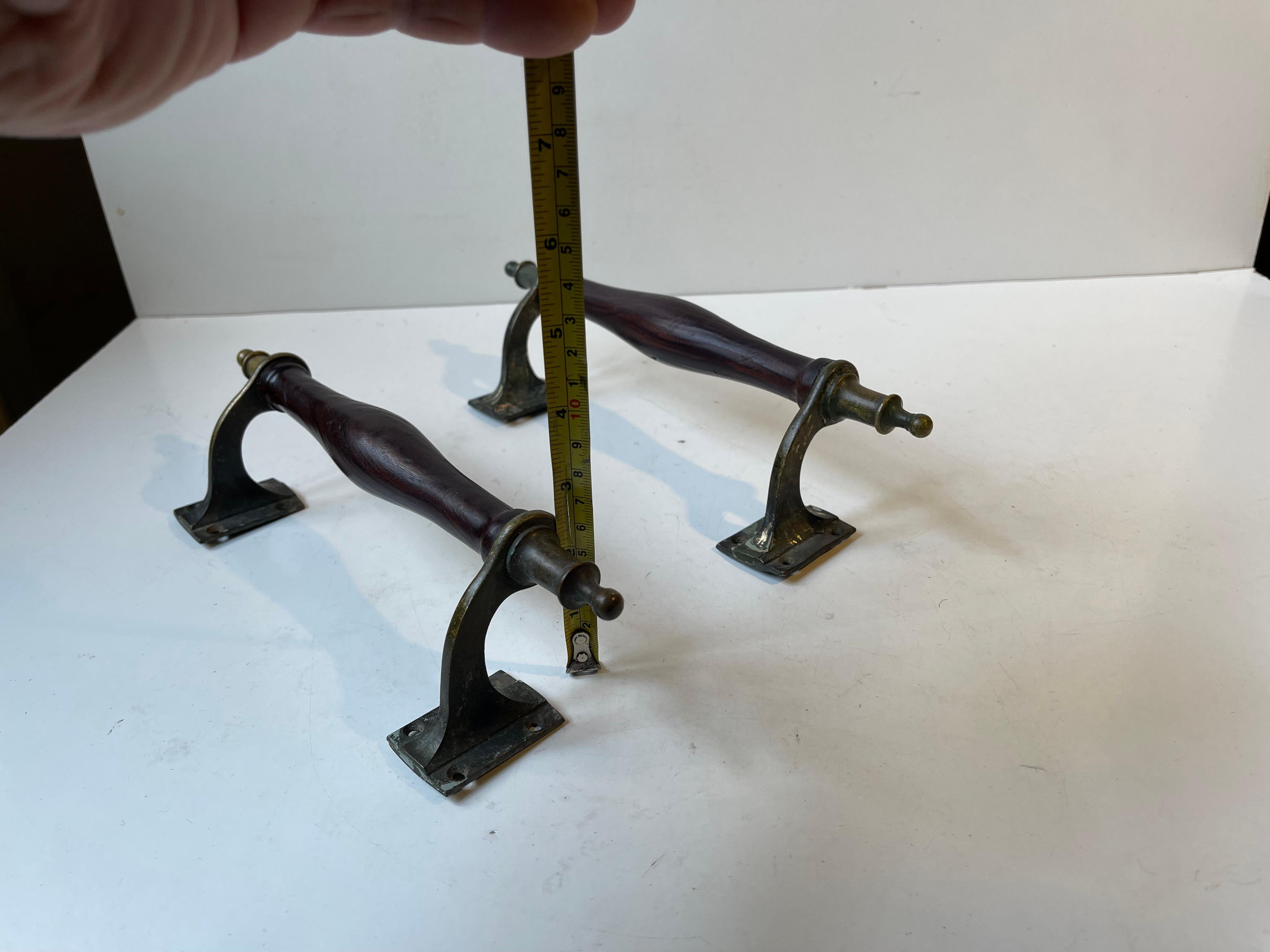 Antique Victorian Saloon Door Handles in Brass, Bronze & Hardwood For Sale 4