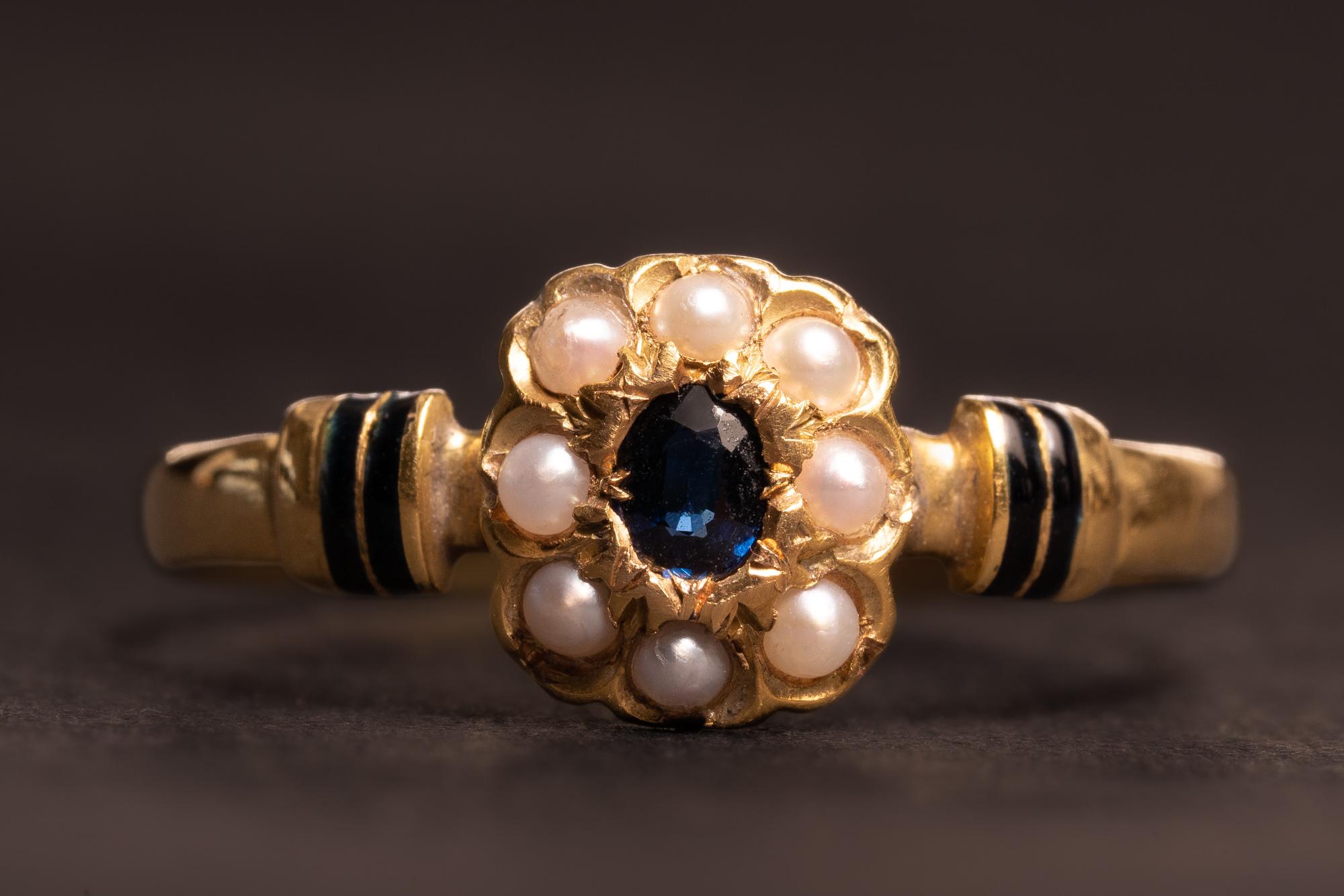 Round Cut Antique Victorian Sapphire and Pearl Gold Ring, Antique French Gold Enamel Ring For Sale
